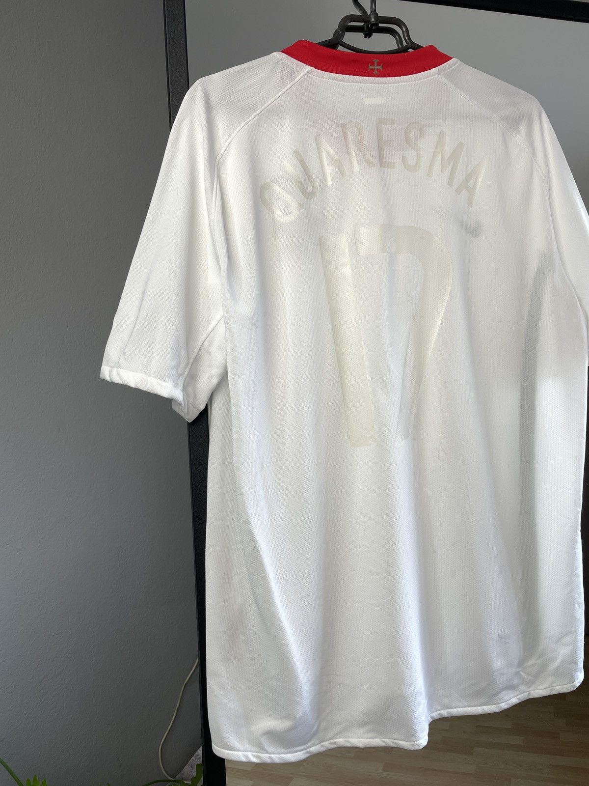 Vintage Portugal Away Tee Euro 2008 Quaresma #17 Socer Jersey Size US L / EU 52-54 / 3 - 11 Thumbnail