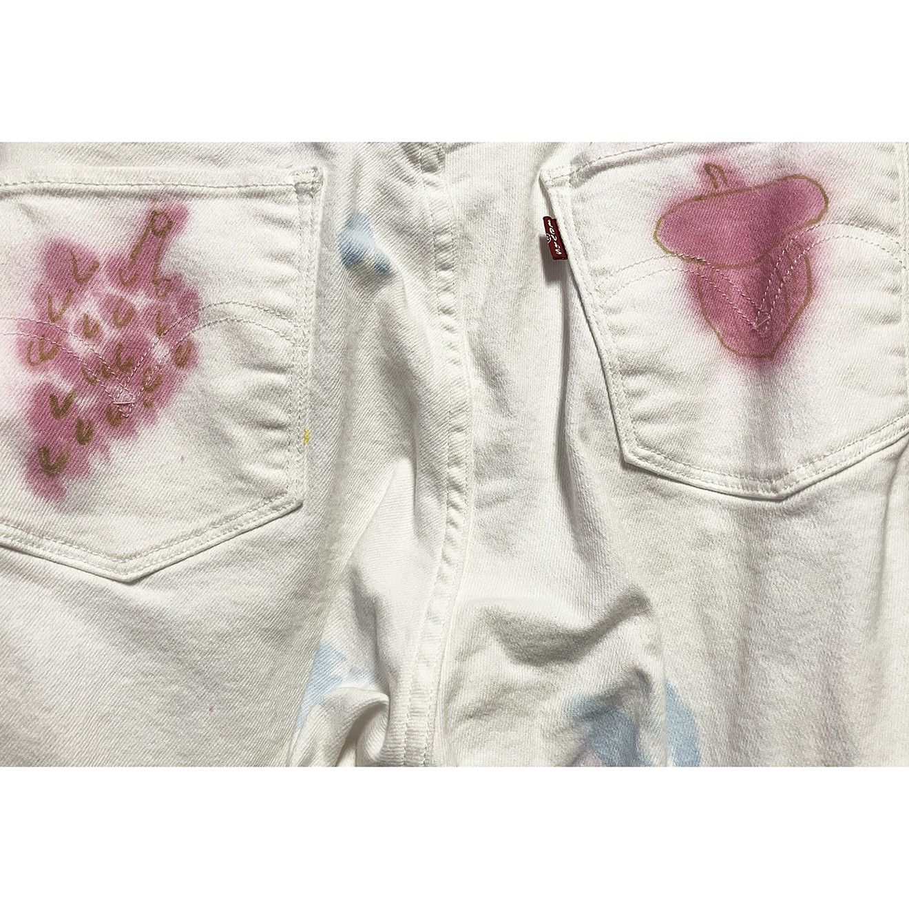 Other White Levis w/ tree to roots paintings Size 38" / US 16 / IT 52 - 4 Thumbnail