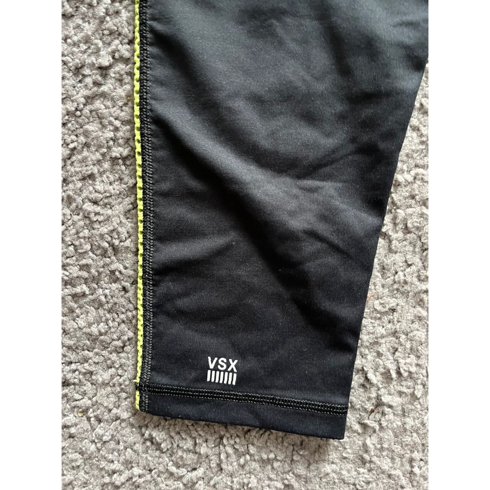 Victoria's Secret Victoria's Secret Victoria Sport Capri Leggings Women XS Black 22 Inseam Yoga Activewear Size 26" / US 2 / IT 38 - 4 Thumbnail