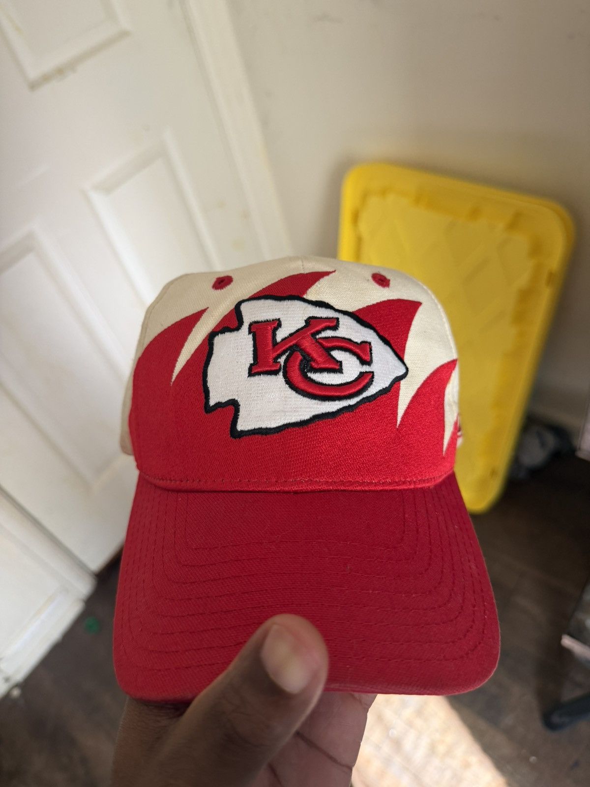 Reebok Vintage Reebok Sharktooth Kansas city chiefs adjustable Size ONE SIZE - 2 Thumbnail