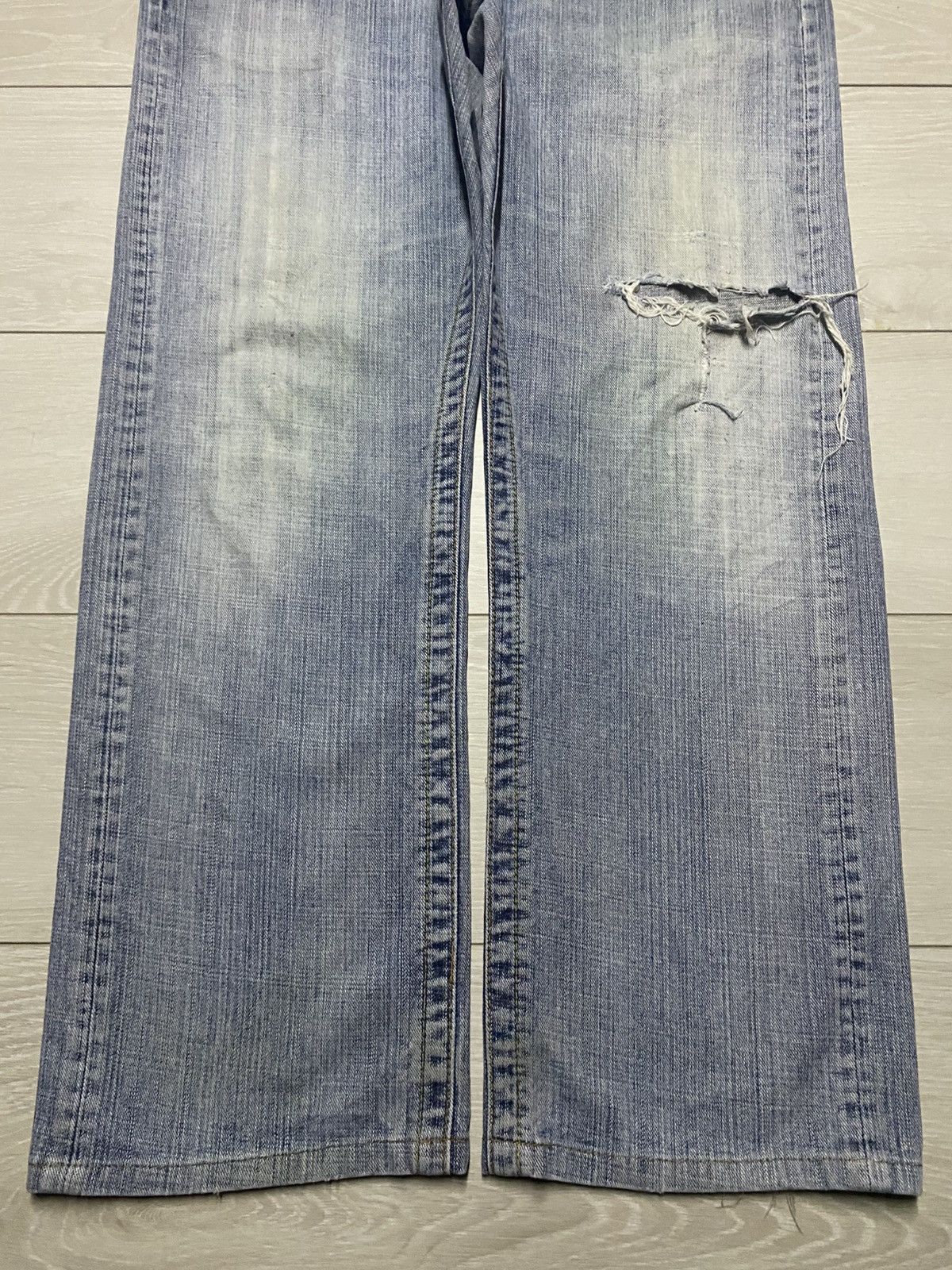 Japanese Brand Vintage Japanese Brand Light Wash Distressed Baggy Jeans Size US 36 / EU 52 - 5 Thumbnail