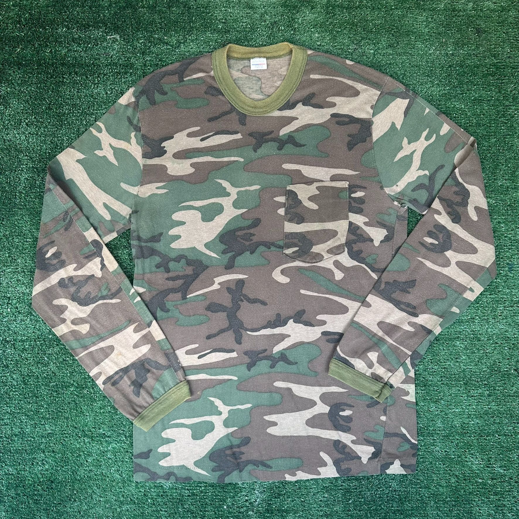 Vintage 80s M81 Woodland Camo T-Shirt Grunge Punk Army Milit