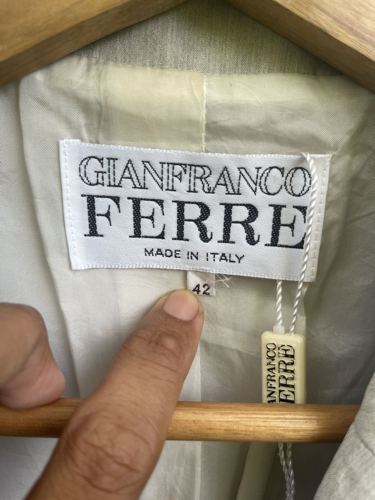 Gianfranco Ferre Gianfranco Ferré Vintage Italian Linen Blazer (90s) Size S / US 4 / IT 40 - 10 Thumbnail