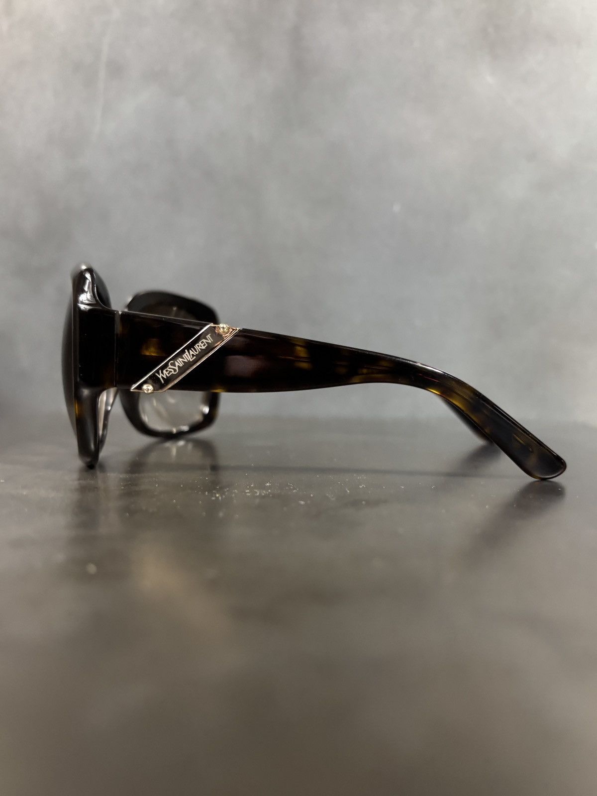Yves Saint Laurent Yves Saint Laurent Sunglasses Oversized 2010s Size ONE SIZE - 15 Thumbnail