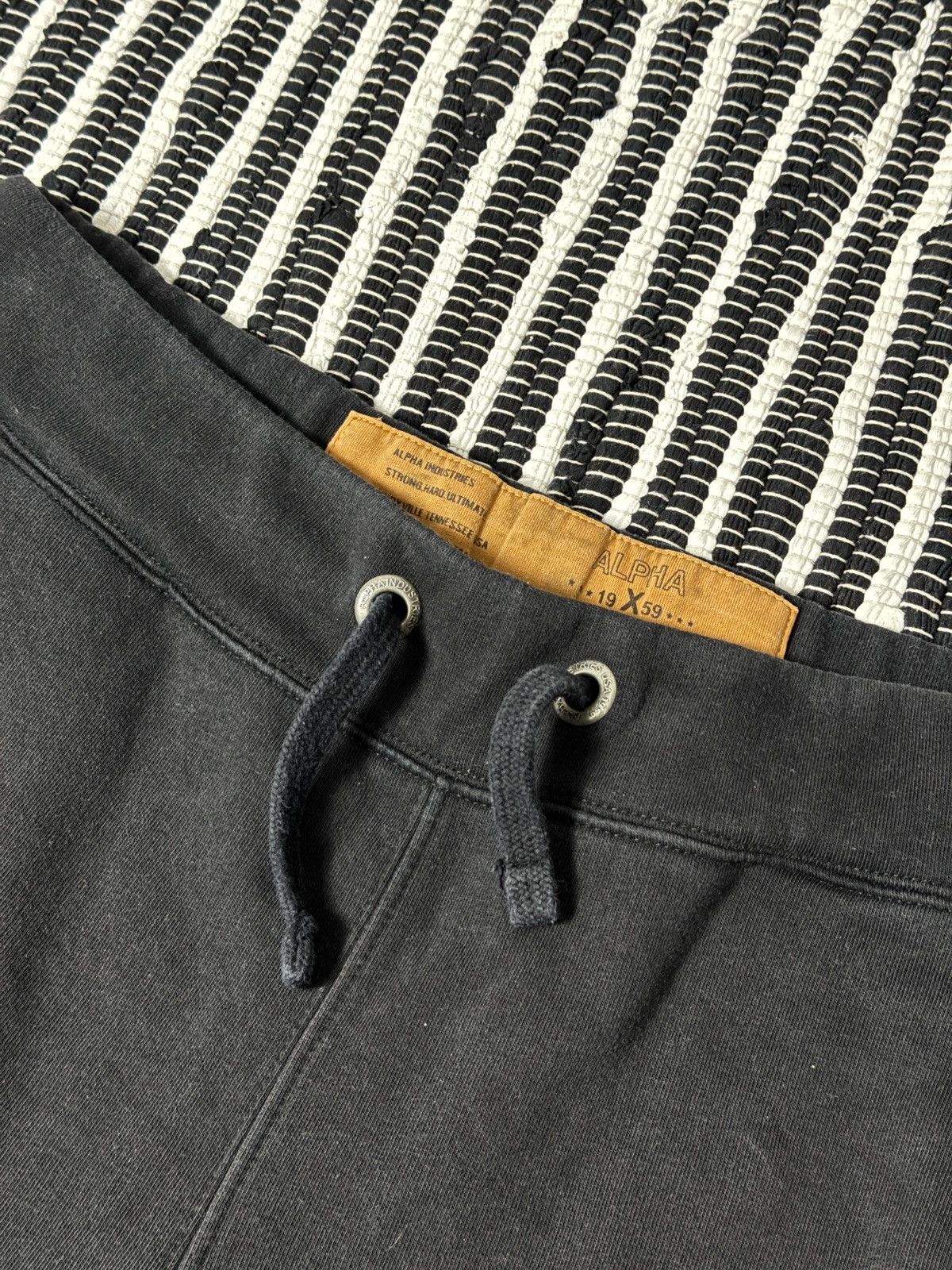 Alpha Industries VINTAGE ALPHA INDUSTRIES FIT BLACK SHORTS Size US 36 / EU 52 - 3 Thumbnail