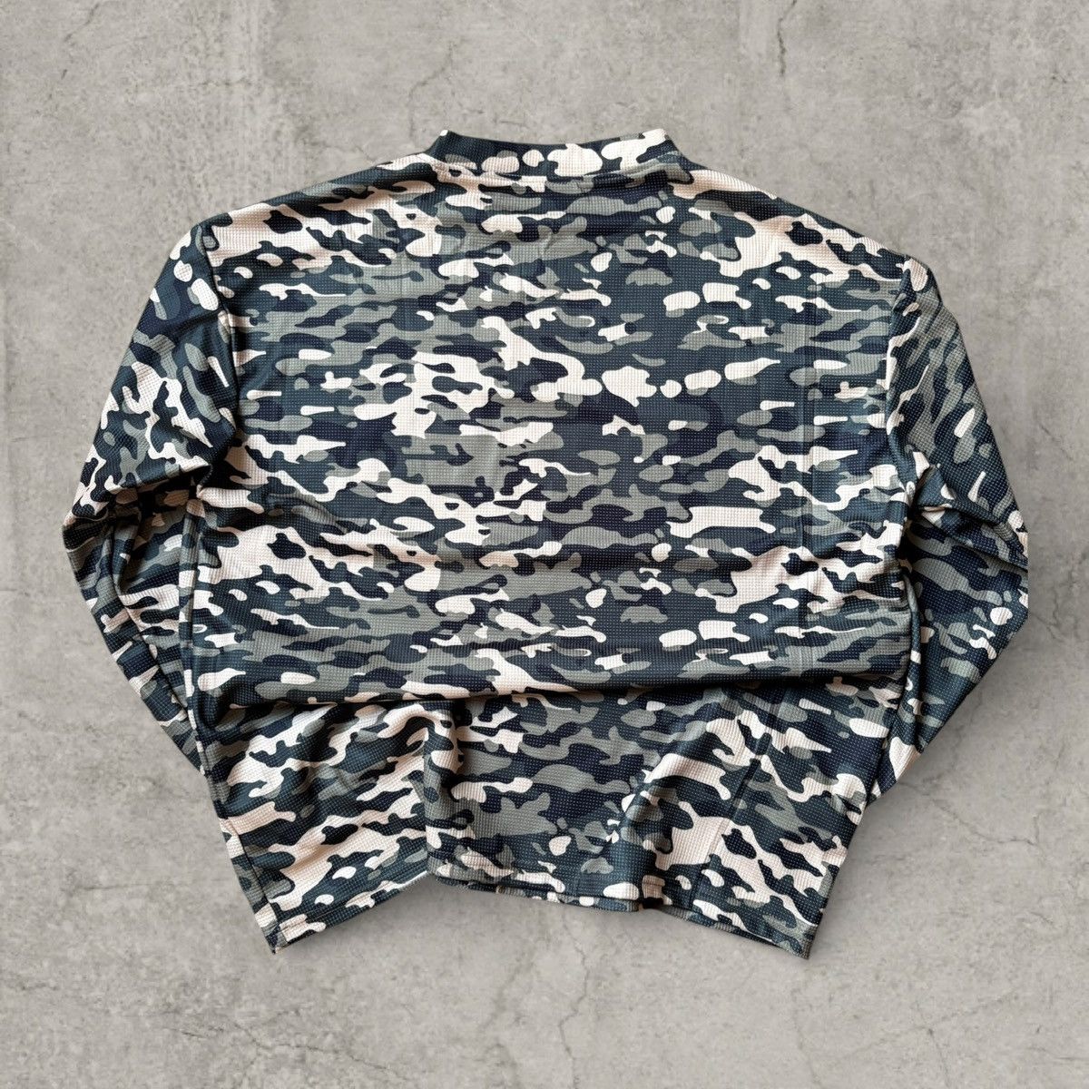 Japanese Brand Vintage style ling sleeve tshirt in camo print. Size L Size US L / EU 52-54 / 3 - 4 Thumbnail