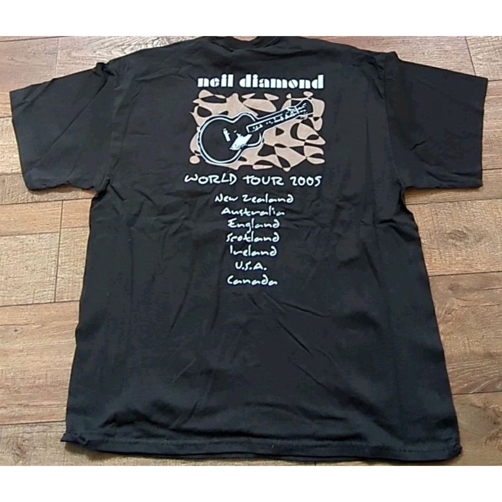 Gildan VINTAGE Neil Diamond 2005 World Tour Graphic Print Men's T-Shirt XL XL Black Graphic Print Band Music 2000's Men Size US XL / EU 56 / 4 - 4 Thumbnail