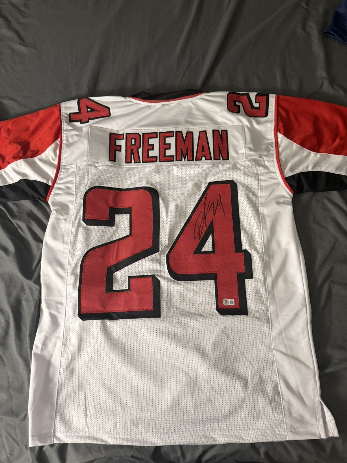 Other Devonta Freeman Autographed Custom Atlanta Falcons Jersey Size ONE SIZE - 1 Thumbnail