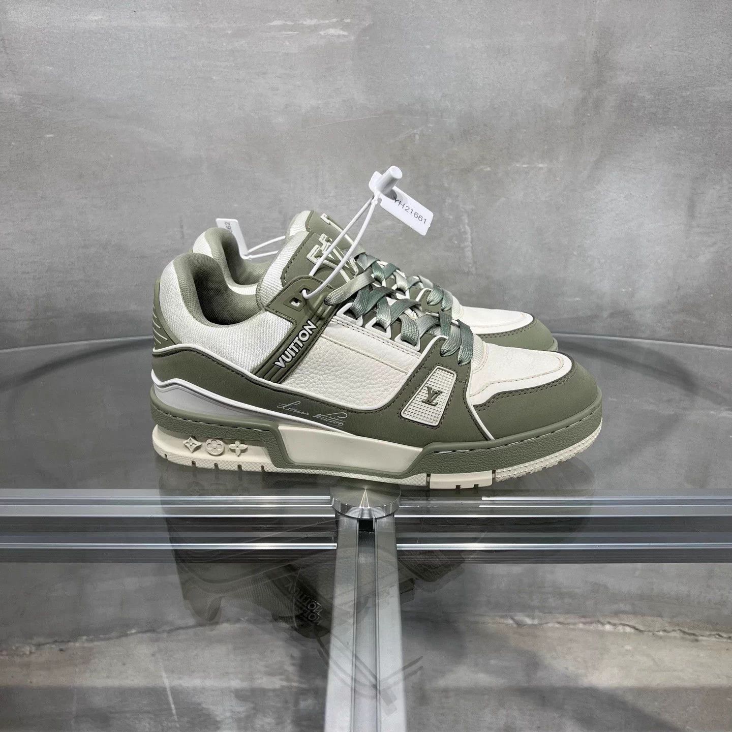 Louis Vuitton LV Trainer white green UK4 38 Size US 8 / IT 38 - 4 Thumbnail