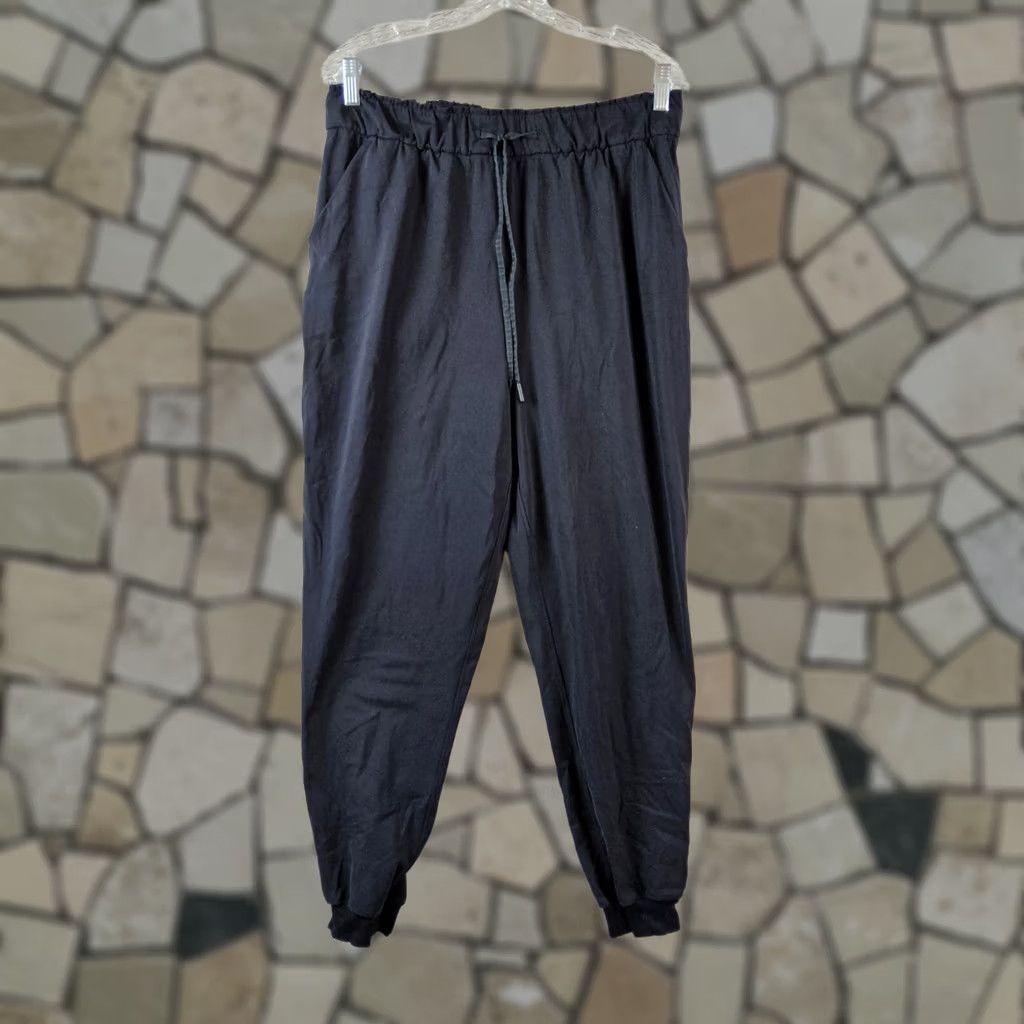 Lululemon Lululemon Jogger Pants Women's Size 10 Black Stretch High-Rise Activewear Pants 28.5" Inseam Size 32" / US 10 / IT 46 - 1 Thumbnail