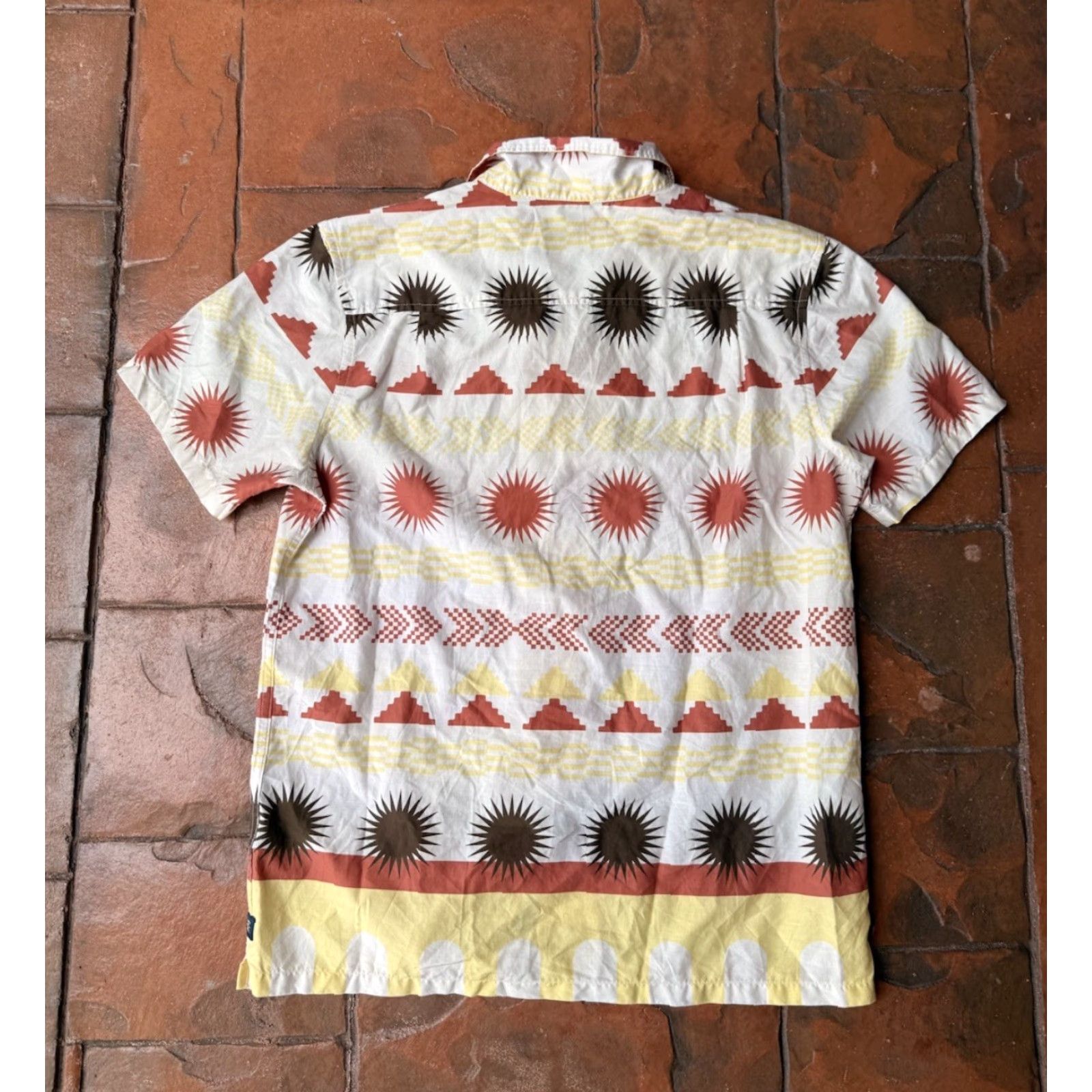 Roark Roark Gonzo Short Sleeve Button Shirt Mens Medium Almond Paste Multicolor Hawaiian Graphic Print Travel Casual Button-Up Collared Spread Size US M / EU 48-50 / 2 - 3 Thumbnail