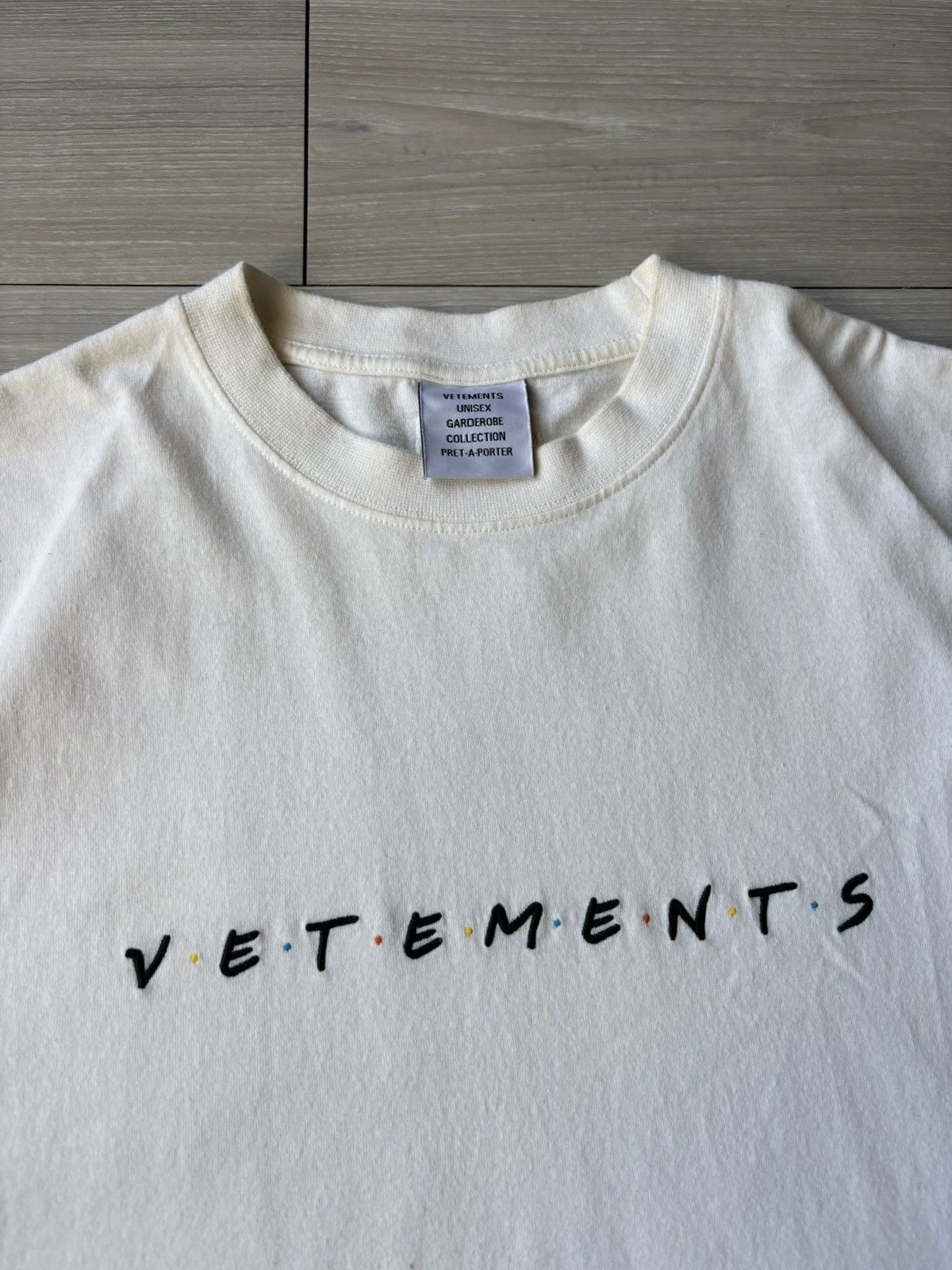 Vetements Vetements Friends Logo Embroidered White T - Shirt Size US XL / EU 56 / 4 - 3 Thumbnail