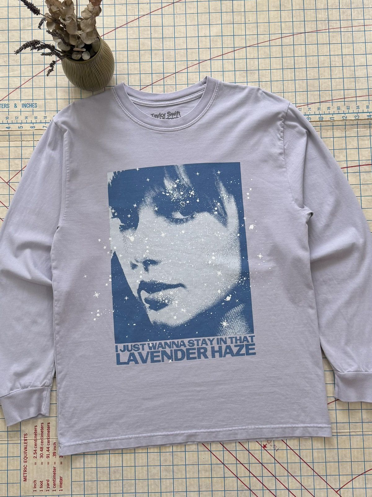 Band Tees Taylor Swift I Just Wanna Stay In That Lavender Haze Large Size L / US 10 / IT 46 - 2 Thumbnail