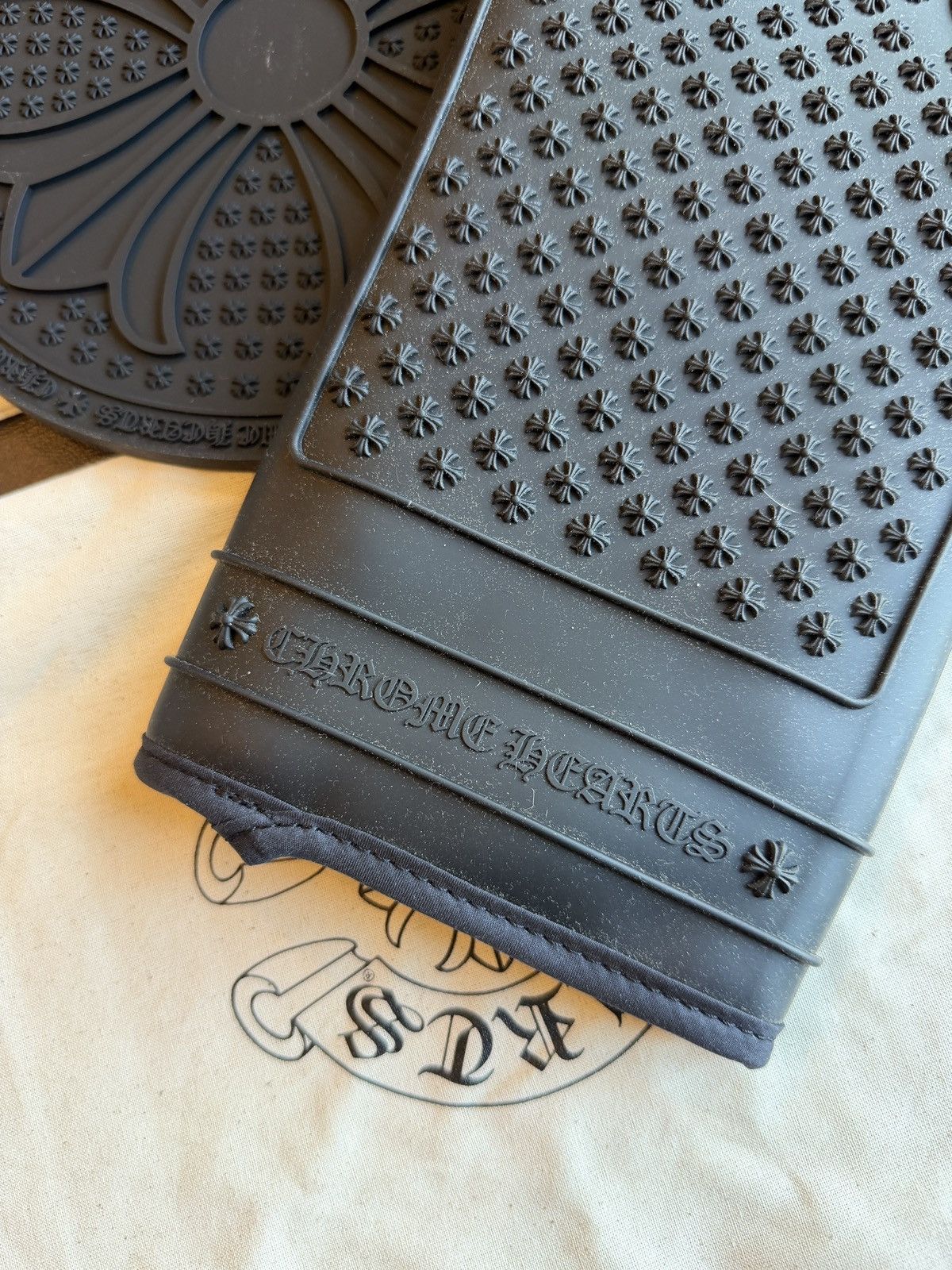 Chrome Hearts Chrome Hearts Plus Logo Rubber Mitt & Mat Set Size ONE SIZE - 2 Thumbnail