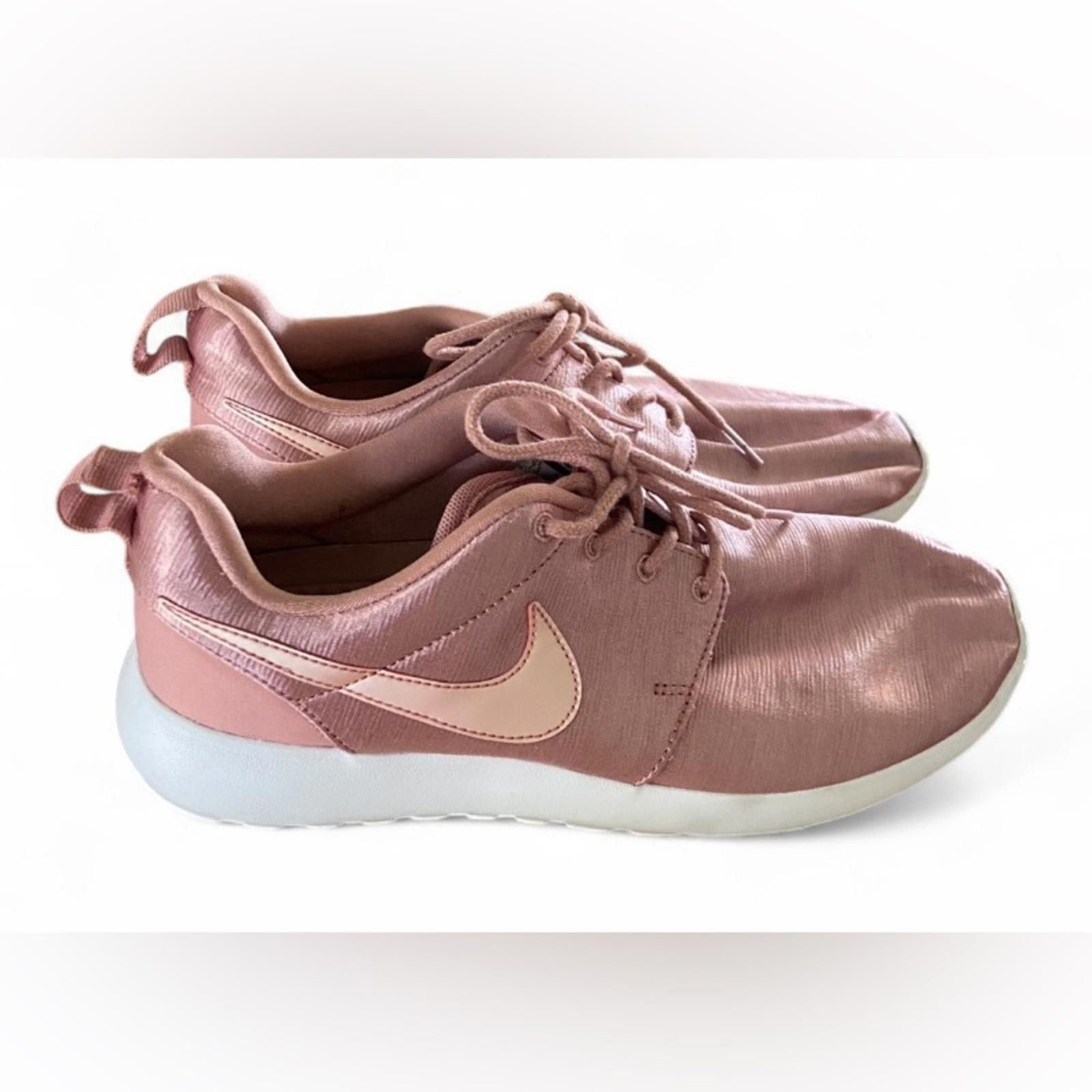 Nike Nike Roshe One Pink Shimmer Women’s Shoes Size 7.5 EUC Size US 7.5 / IT 37.5 - 1 Thumbnail