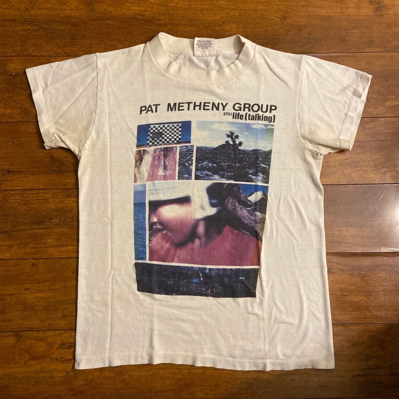 Vintage Vintage 1992 Single Stitch White graphic T shirt Size US S / EU 44-46 / 1 - 1 Preview