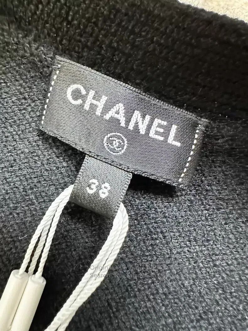 Chanel Chanel Gold buckle V-neck cashmere knitted short-sleeved d Size XS / US 0-2 / IT 36-38 - 6 Thumbnail