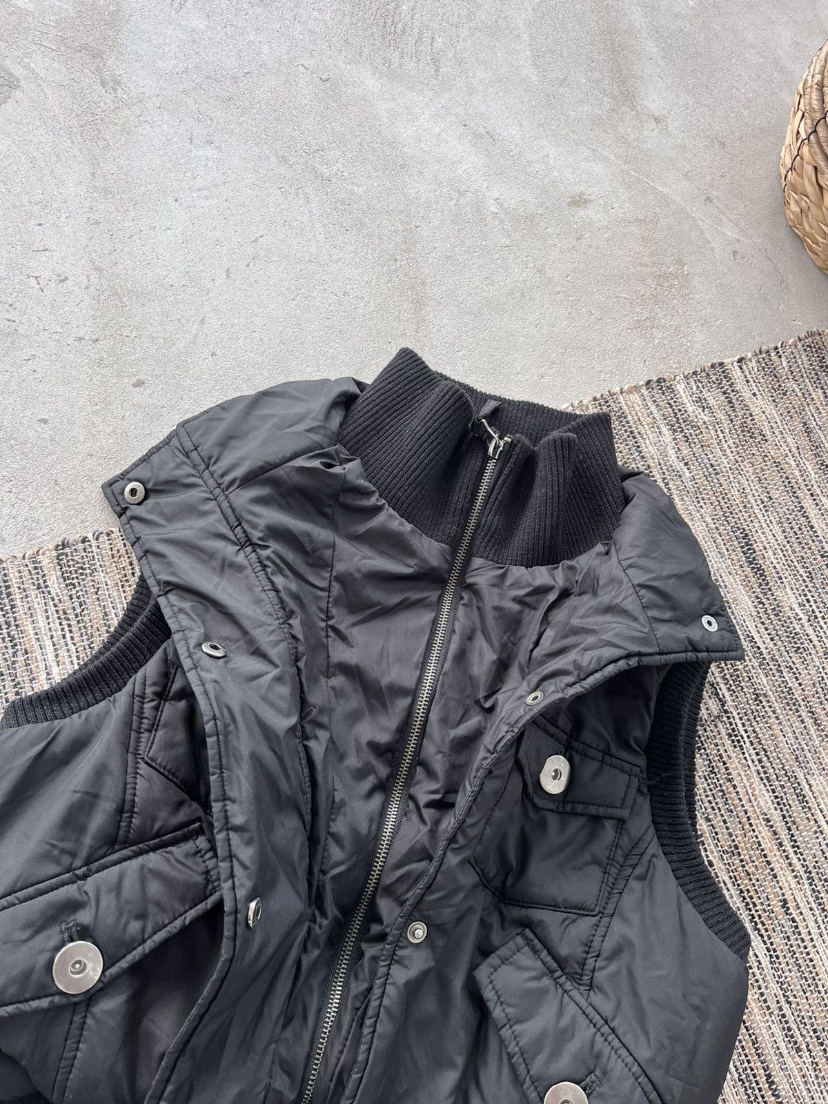 Tommy Hilfiger Vintage Tommy Hilfiger AvantGarde Black Vest Multi Pocket Size M / US 6-8 / IT 42-44 - 13 Thumbnail