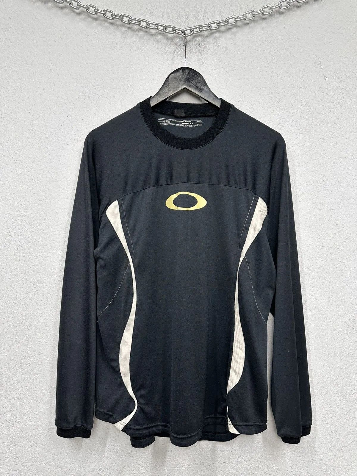Vintage Vintage Oakley Long Sleeve Made Usa Streetwear Y2K T-shir Size US M / EU 48-50 / 2 - 1 Thumbnail