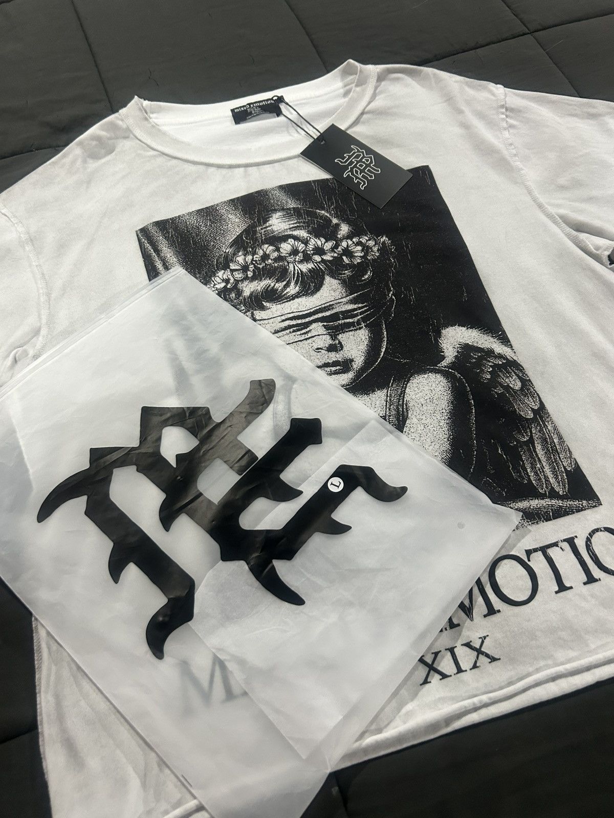 Other Mixed Emotion - "XIX" Blindfolded Angel Graphic Tee - White Size US L / EU 52-54 / 3 - 15 Thumbnail