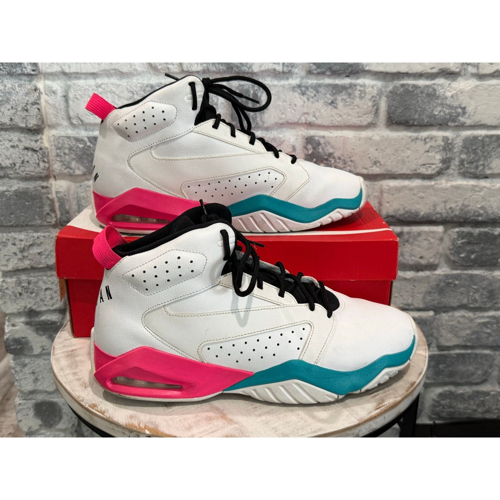 Jordan Brand Jordan Lift Off South Beach Size 11 AR4430-105 Size US 11 / EU 44 - 1 Thumbnail