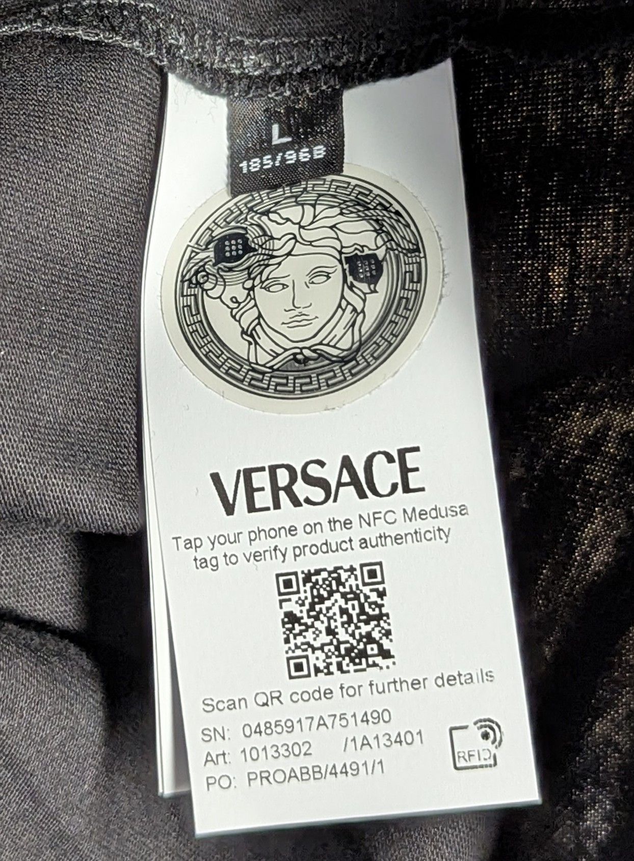Versace VERSACE Chain Logo Crewneck T-Shirt Black/Gold Large Size US L / EU 52-54 / 3 - 7 Thumbnail