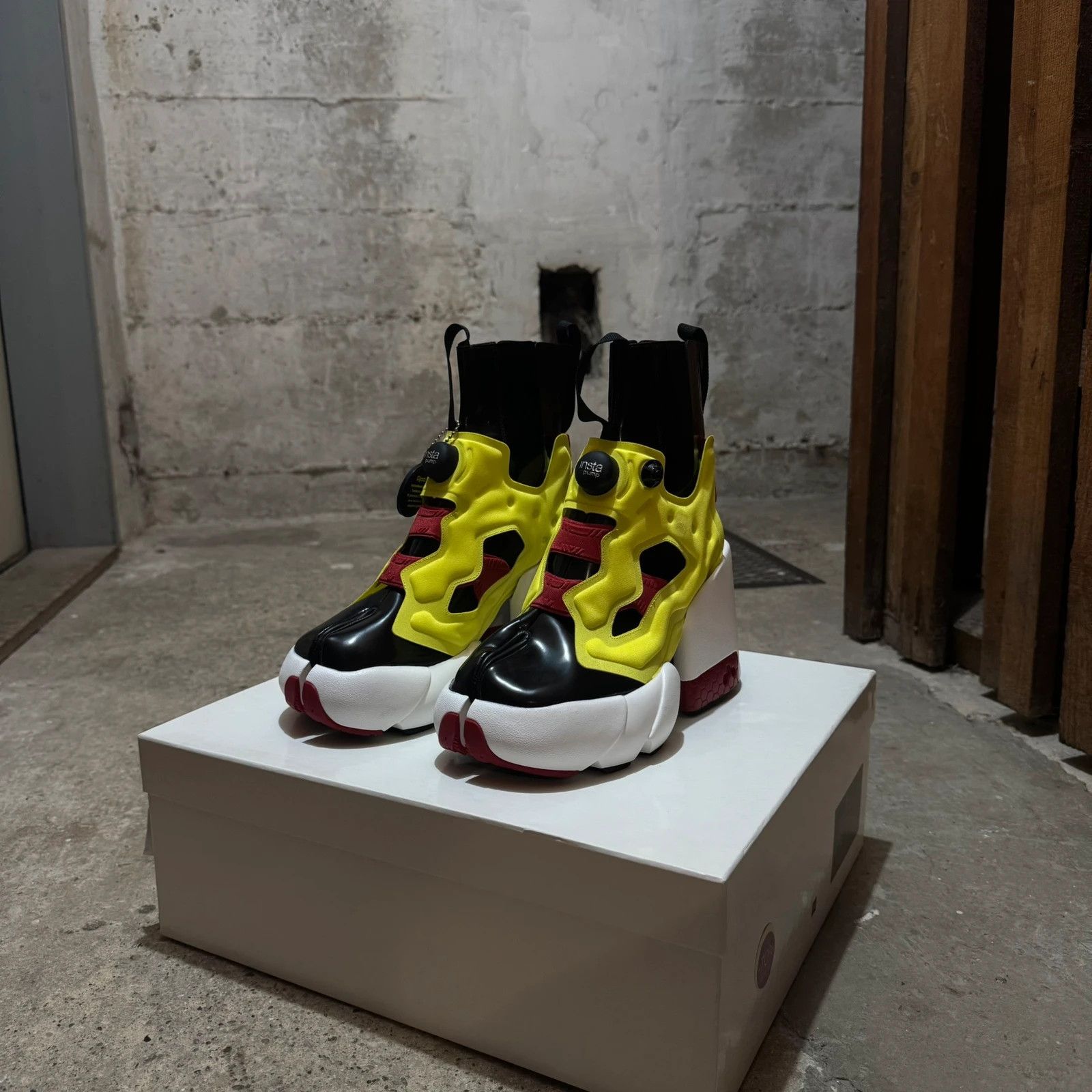 Maison Margiela × Reebok Maison Margiela x Reebok tabi high heel sneakers boots Size US 7 / IT 37 - 1 Thumbnail