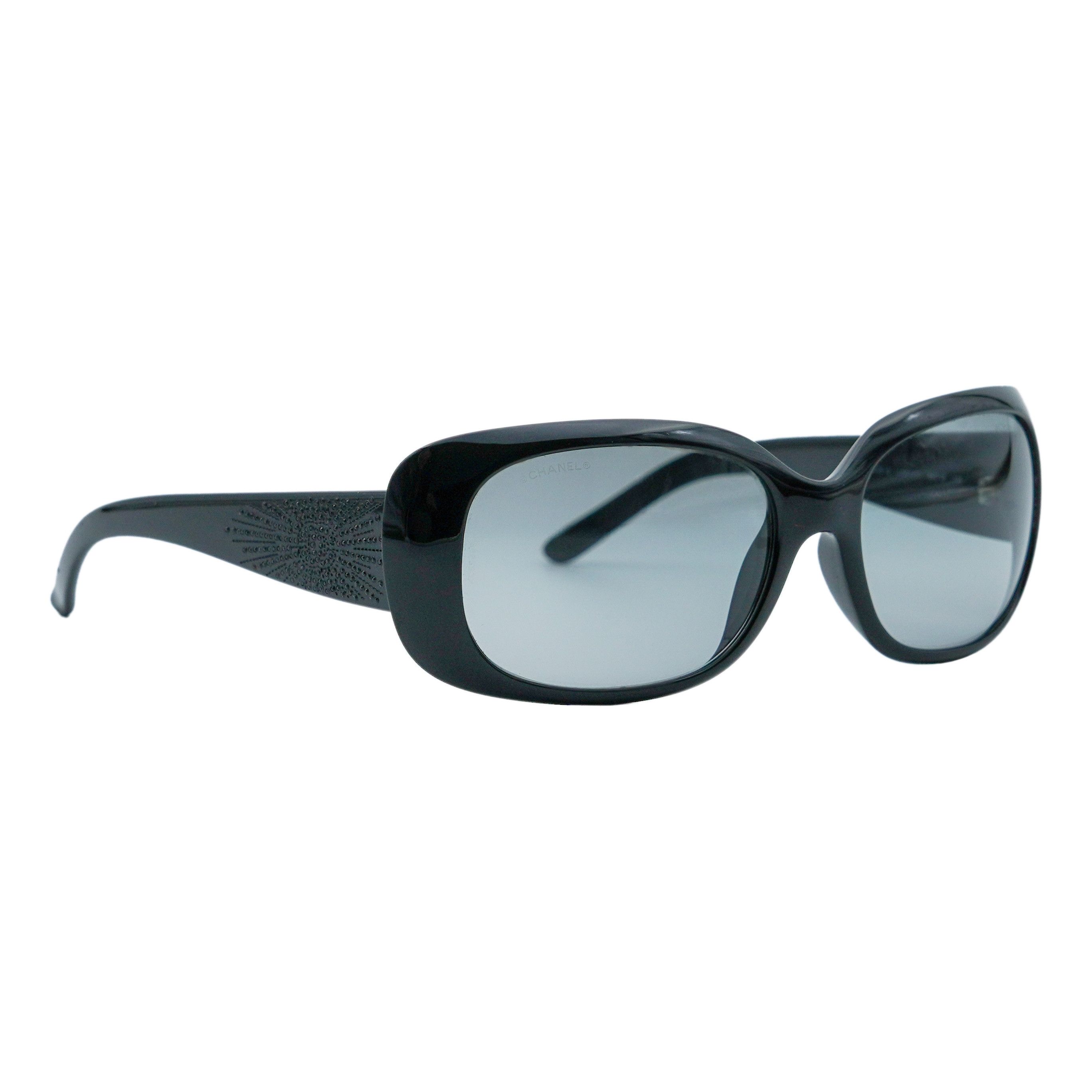 CHANEL Camellia CC Logo Sunglasses Y2K 【公式通販】