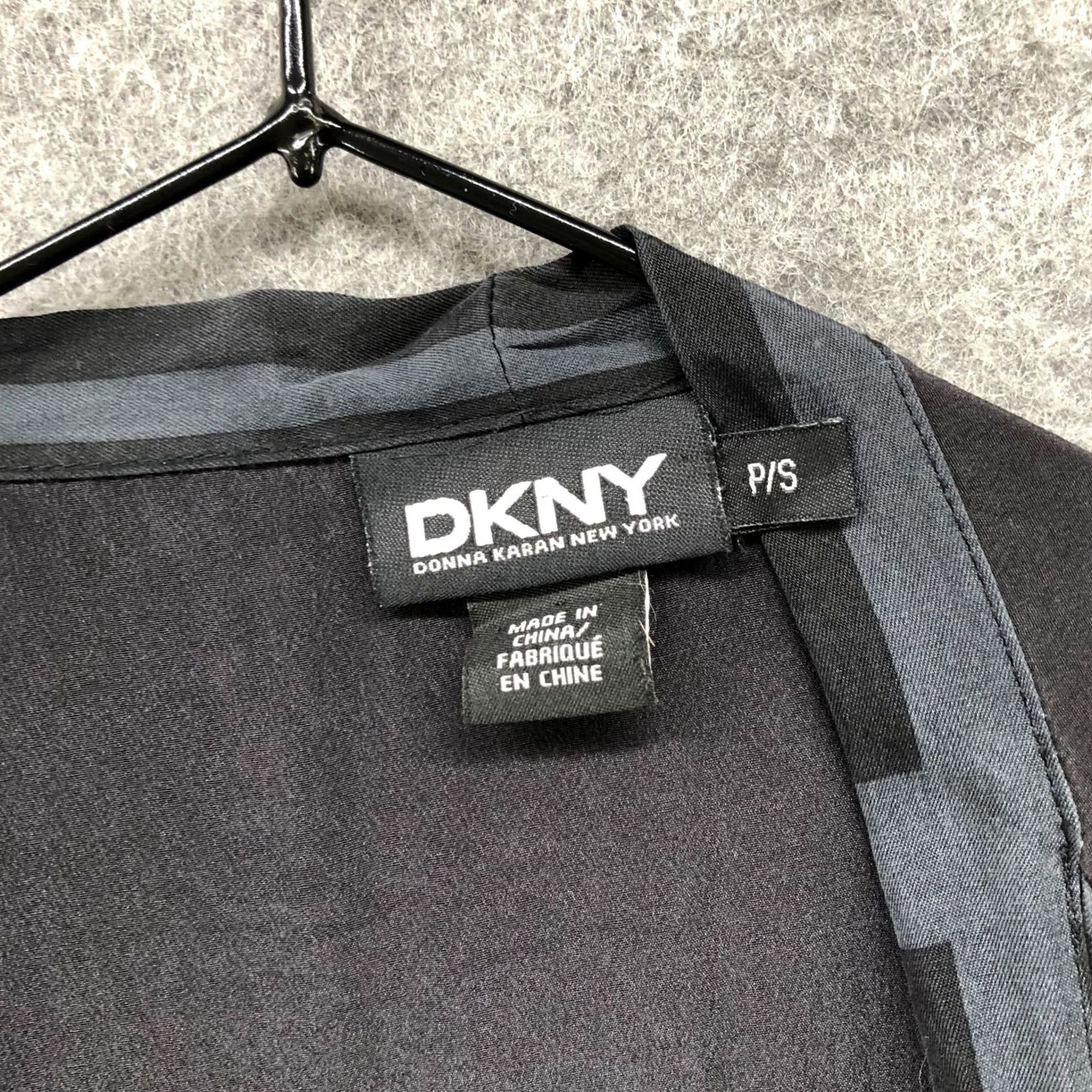 DKNY DKNY Silk Sleeveless Cardigan Womens PS Black Teal Pink Printed Waterfall Cardigan Silk Spandex Womens PS Black Teal Pink Printed Waterfall DKNY Size S / US 4 / IT 40 - 5 Thumbnail