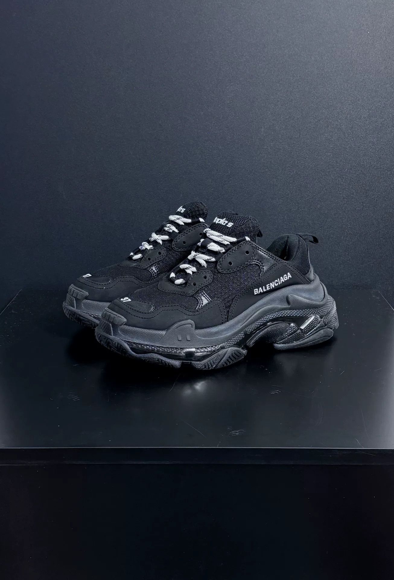 Balenciaga Balenciaga Black Lowtop Sneakers us_6-5 Women Size US 6.5 / IT 36.5 - 1 Thumbnail