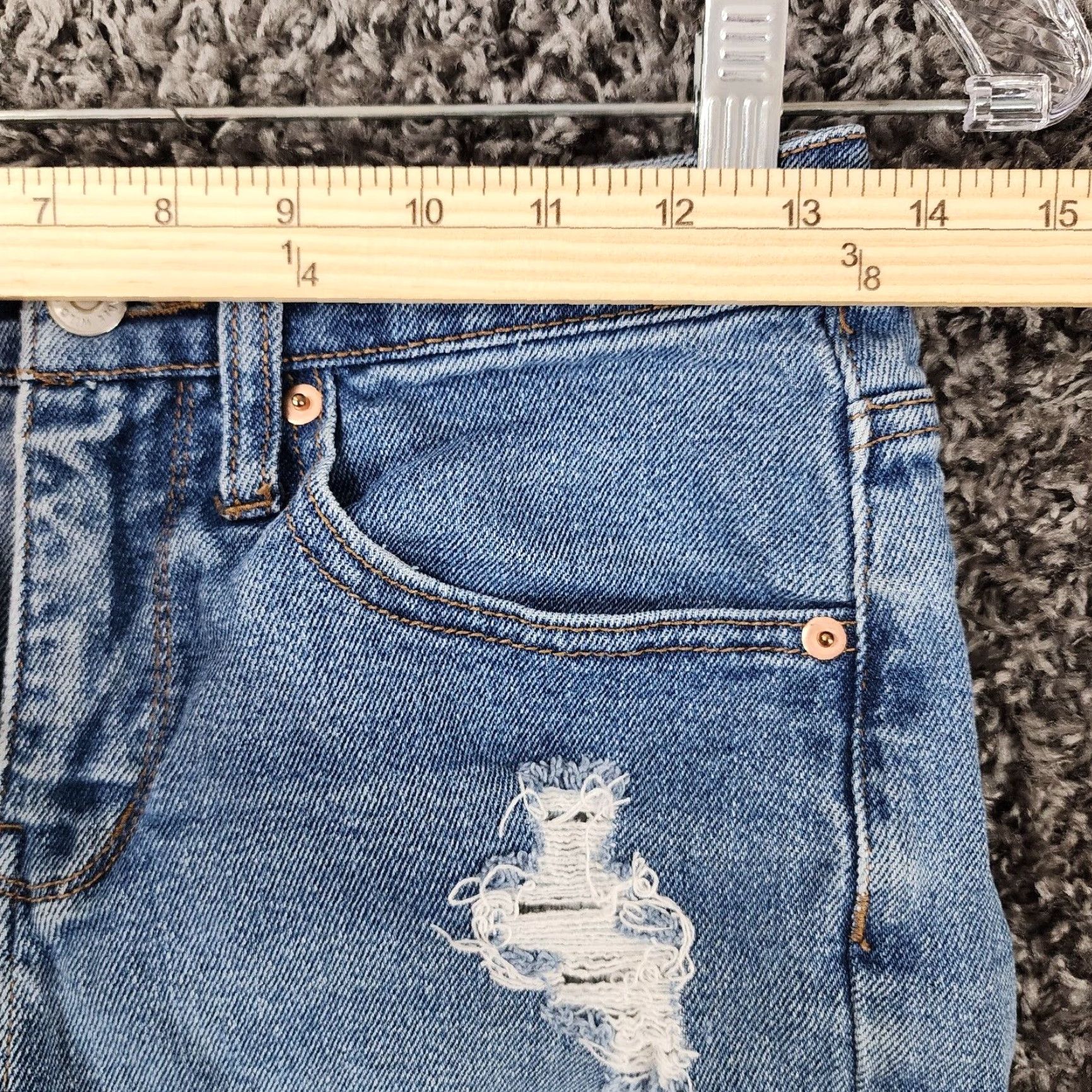 Vintage VINTAGE? No. Wild Fable Women’s Distressed High Rise Mom Cut-Off Jean Shorts Size 4 Blue 27" Waist Womens Size 27" / US 4 / IT 40 - 3 Thumbnail