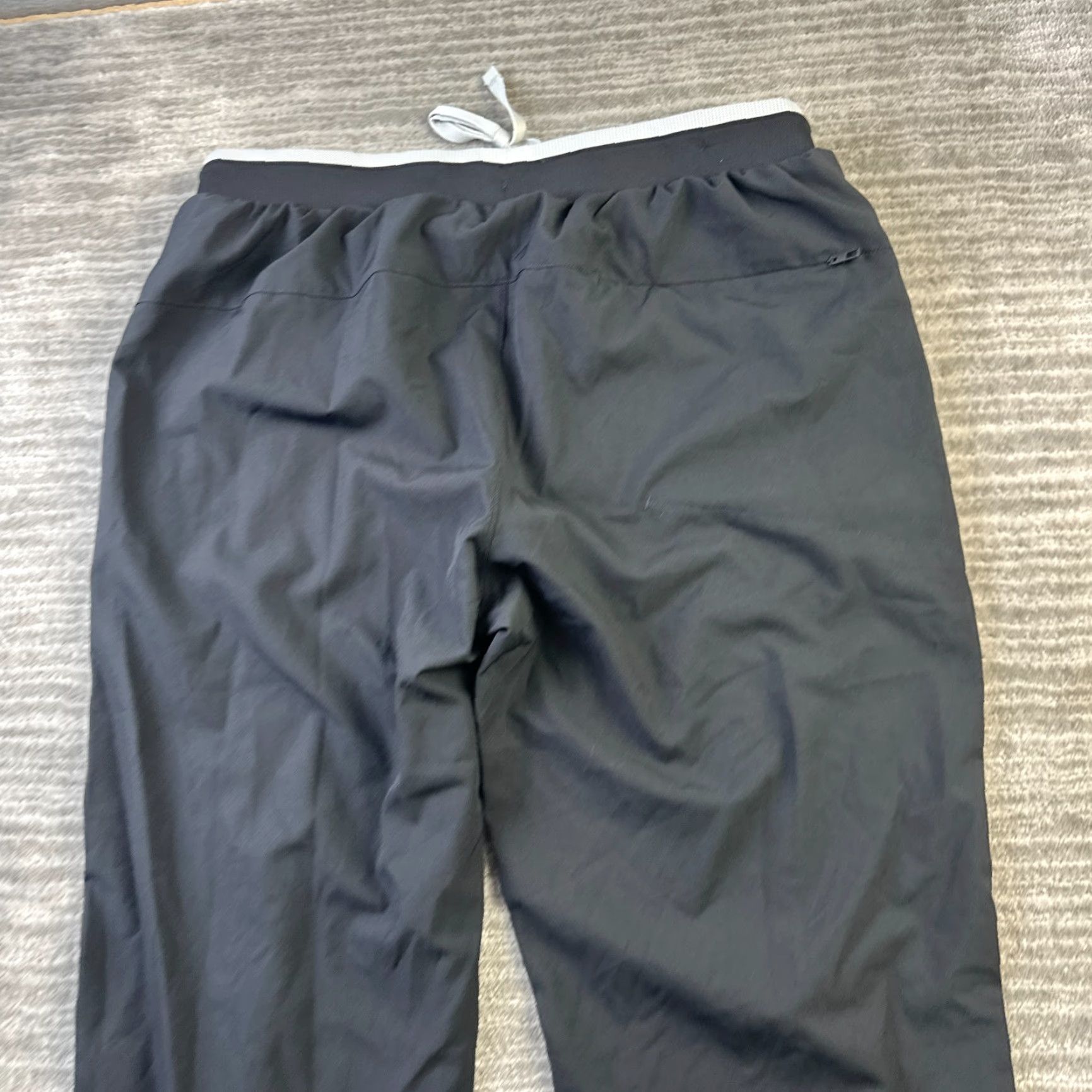 Fabletics Fabletics Pants Mens Medium Black Fundamental Jogger Gym Training Comfort Pockets Adjustable Waist Inseam 28 in Size US 31 - 6 Thumbnail