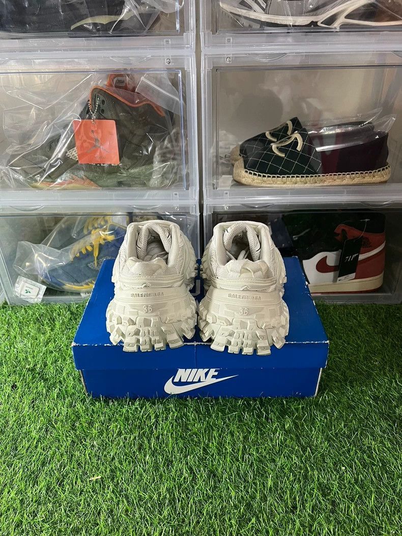 Balenciaga Balenciaga Defender Tire Sneakers in White-2505 Size US 7.5 / IT 37.5 - 5 Thumbnail