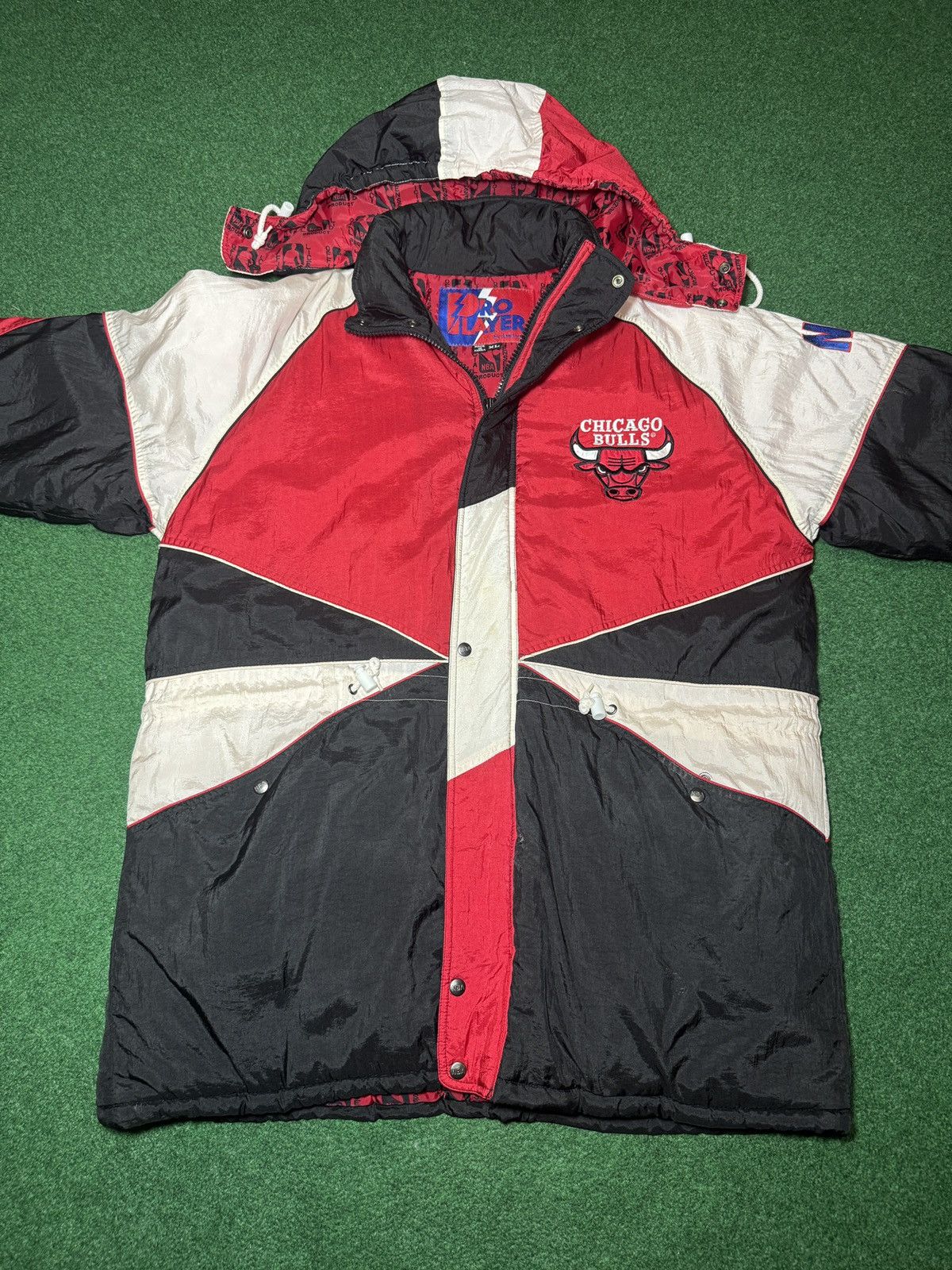 Pro Player 90s Chicago Bulls INSANE Pro Player Puffer Long XL Jacket Size US XL / EU 56 / 4 - 5 Thumbnail