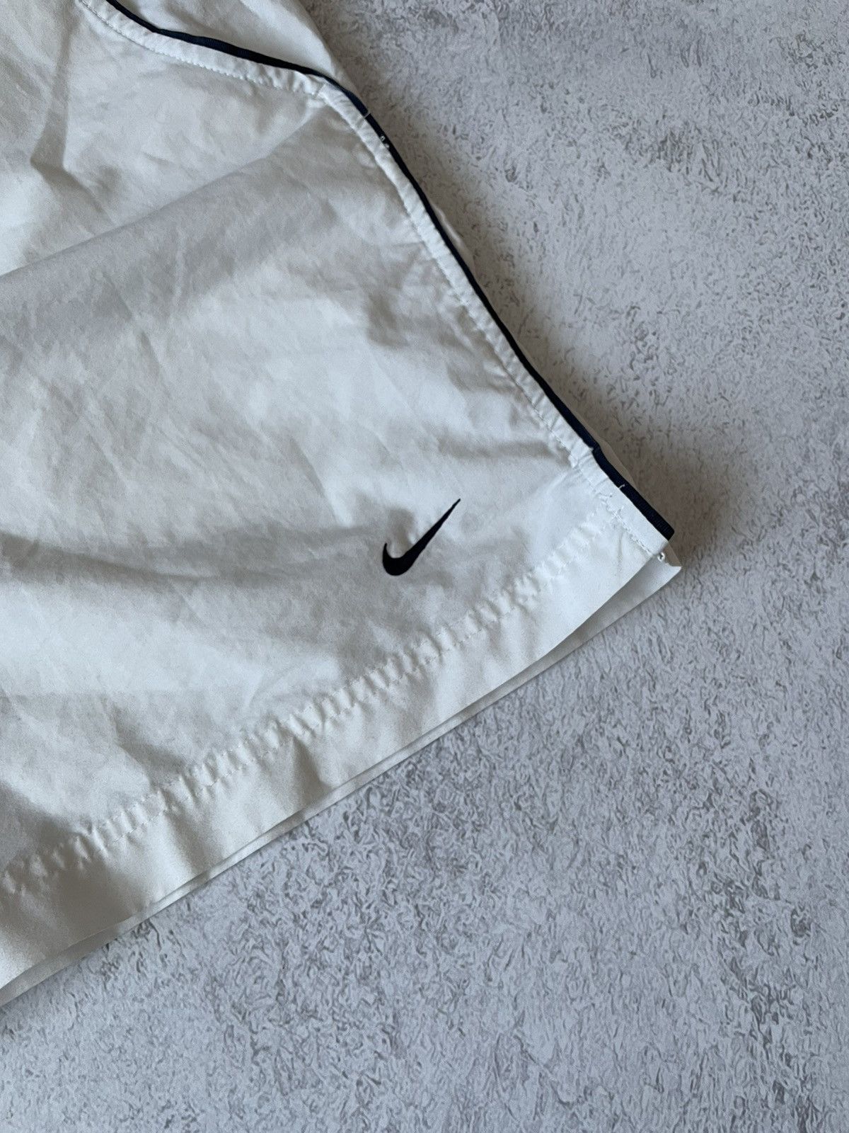 Vintage Vintage Nike Shorts 00s Size US 35 - 2 Thumbnail