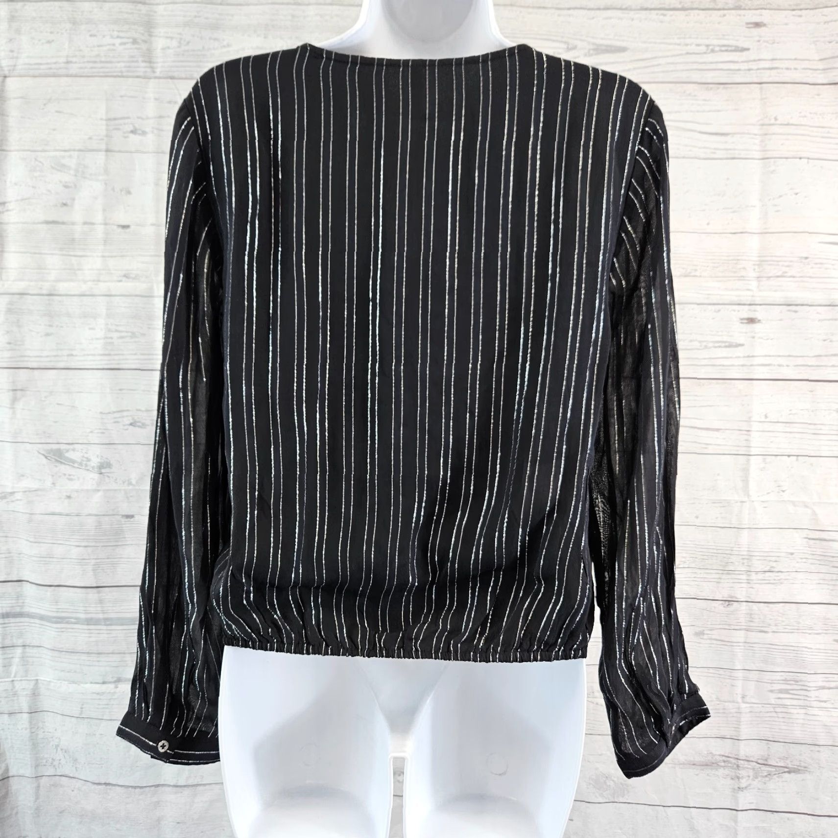 Vintage Amuse Society Womens Top Sz Medium Black Silver Stripe Long Sleeve V-Neck Shirt Womens M Black Stripe V-Neck Long Sleeve Amuse Society Size M / US 6-8 / IT 42-44 - 4 Thumbnail