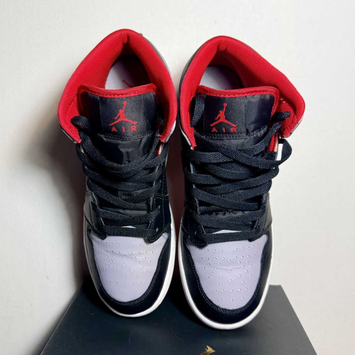 Nike Jordan 1 Mid GS (BIG KIDS) Size US 6.5 / EU 39-40 - 8 Thumbnail