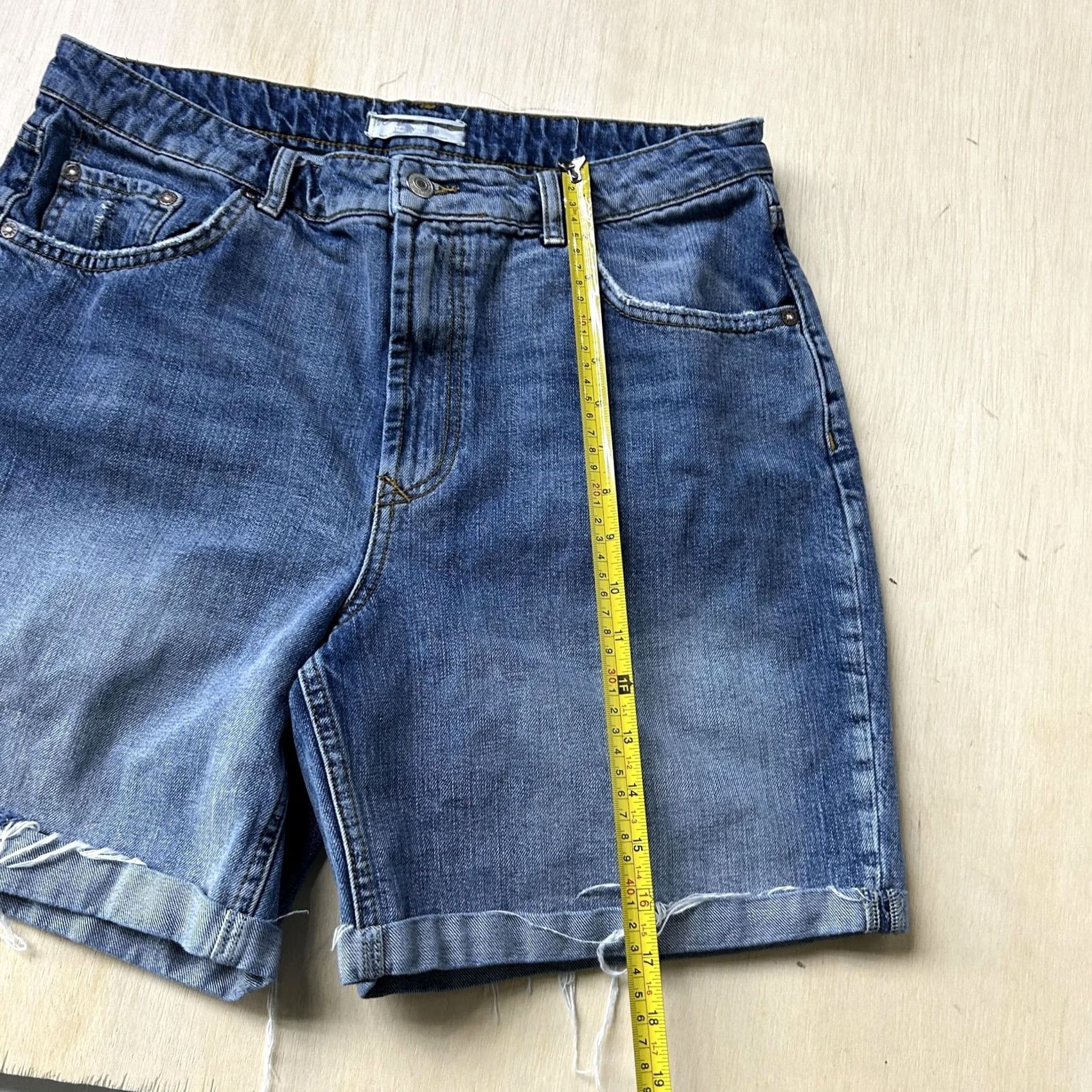 Vintage We The Free Shorts Womens 31" Blue Denim Bermuda Relaxed Cutoff Frayed Hem Size 24" / US 00 / IT 34 - 5 Thumbnail