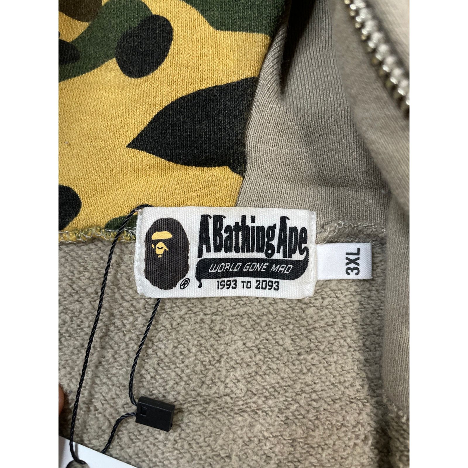 Bape BAPE Tiger Zip Up Cream size:XXXL Used Size US XXL / EU 58 / 5 - 4 Thumbnail