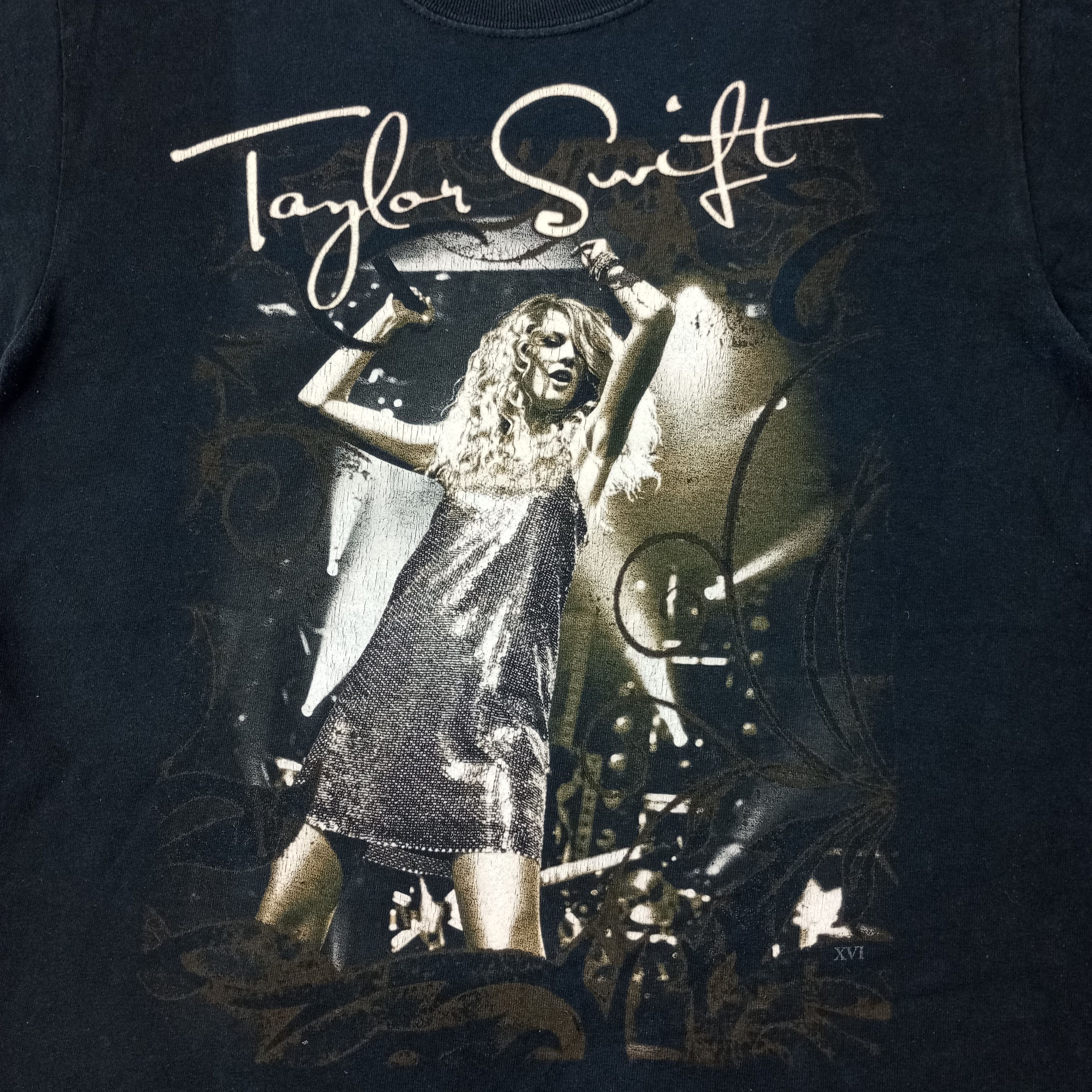 Band Tees Taylor Swift Singer Music Tour Tshirt c239n57 Size US S / EU 44-46 / 1 - 2 Thumbnail