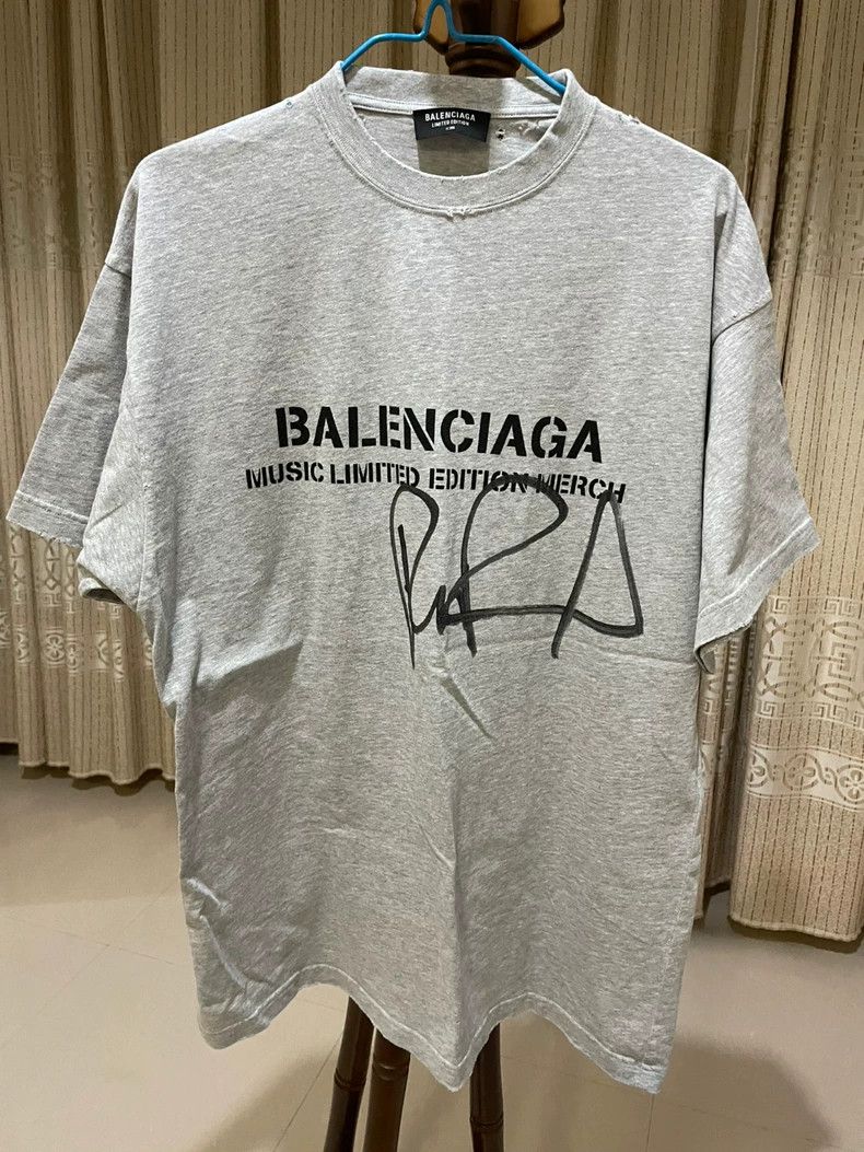 Balenciaga Balenciaga Signature Short Sleeve T-Shirt Size US S / EU 44-46 / 1 - 1 Thumbnail