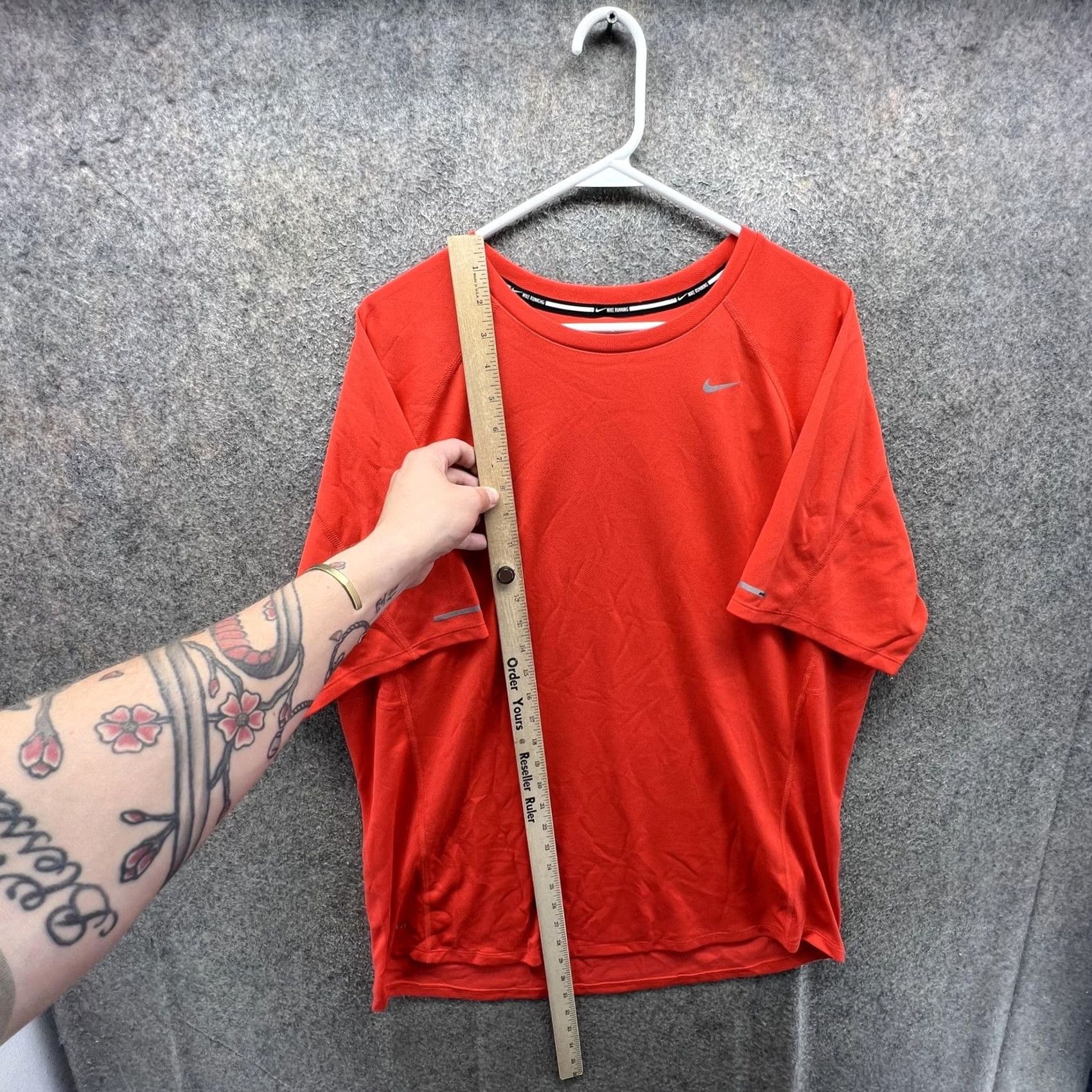 Nike Nike Dri-FIT Shirt Mens XL Orange Short Sleeve Running Top Size US XL / EU 56 / 4 - 6 Thumbnail