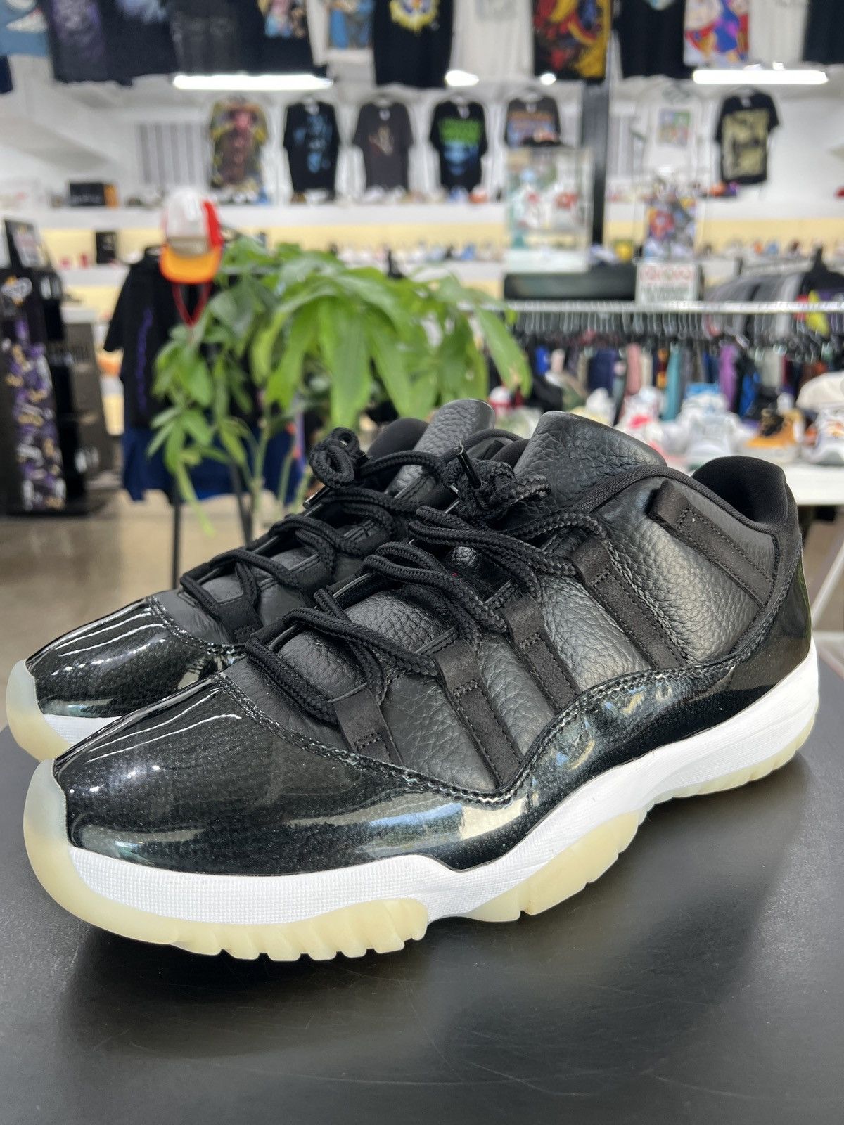 Jordan Brand Air Jordan 11 Low 72-10 Sz. 11.5 (2022) Size US 11.5 / EU 44-45 - 1 Thumbnail