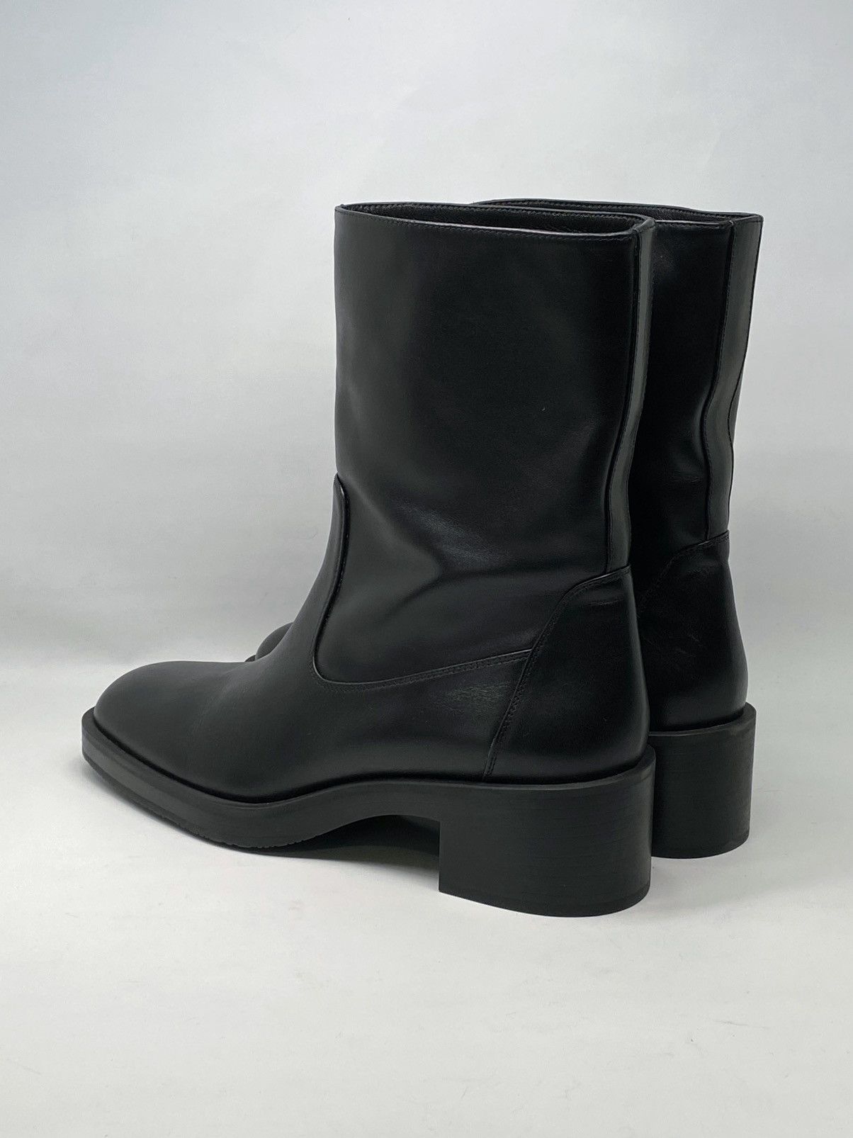 Stuart Weitzman Stuart Weitzman Calfskin Ankle Boots size 9.5 Size US 9.5 / IT 39.5 - 6 Thumbnail