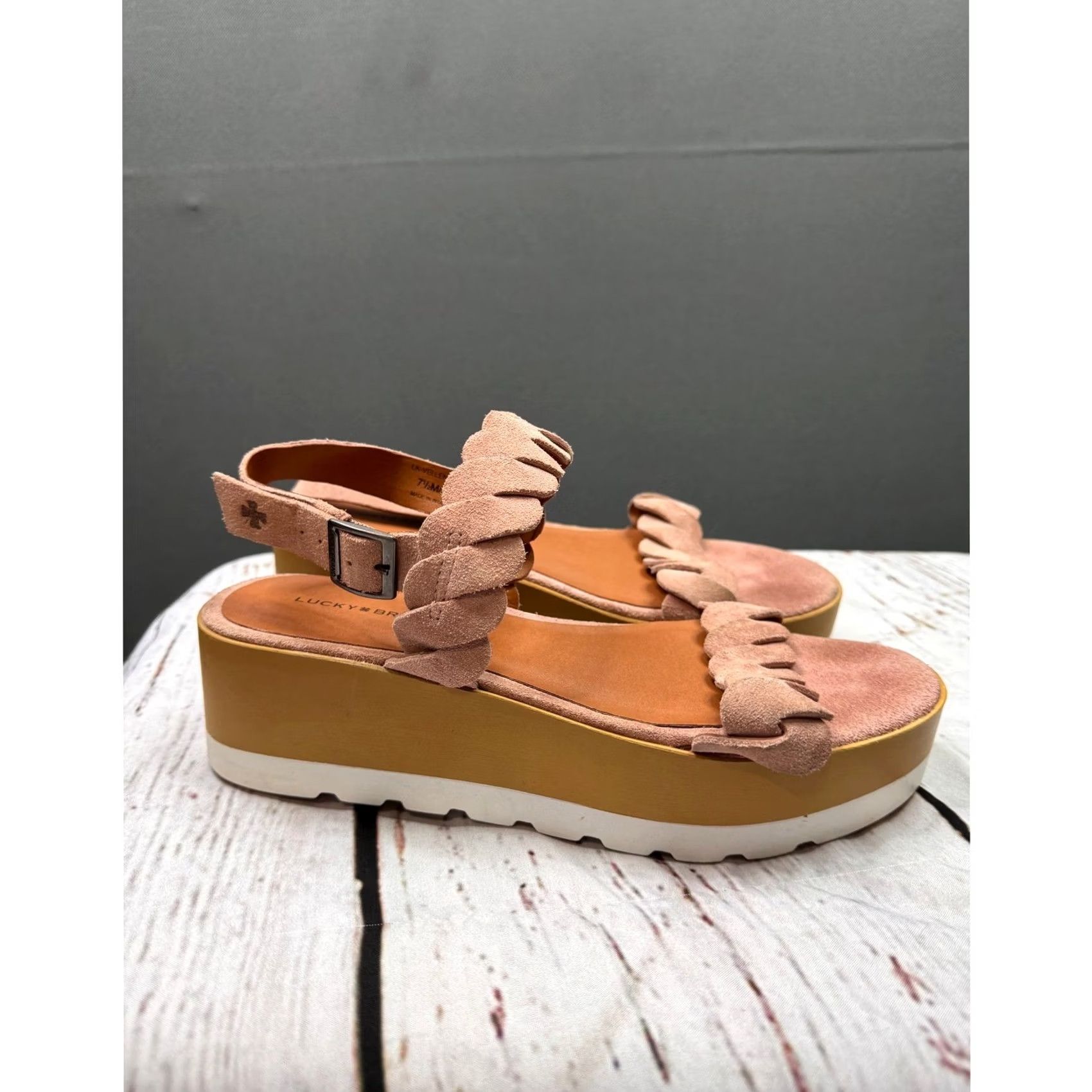 Lucky Brand Lucky Brand Vellenora Sandals Womens Pink Suede Scalloped Platform Wedge Buckle 7.5 M 38 Size US 8 / IT 38 - 3 Thumbnail