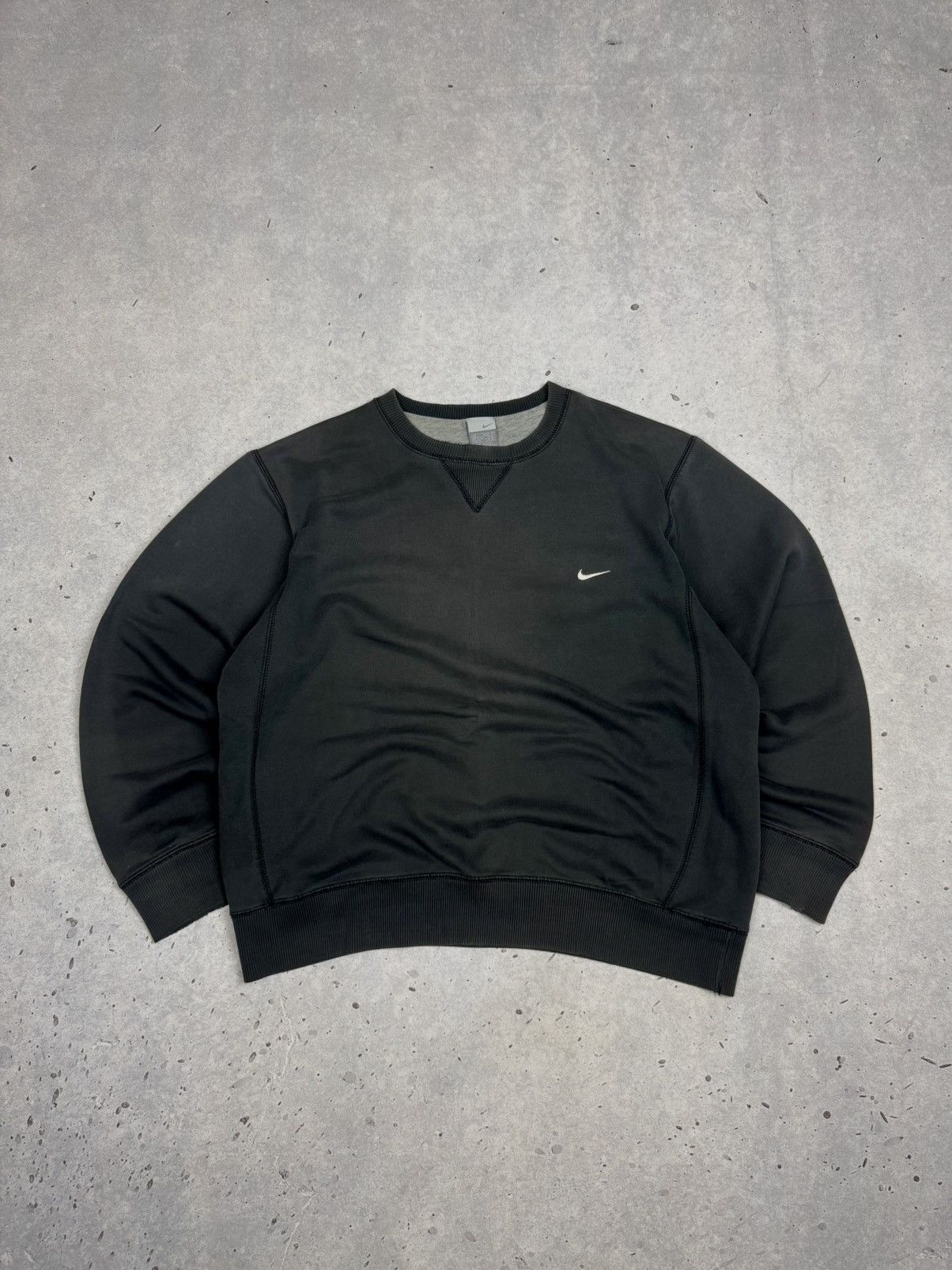 Nike Vintage Nike Small Swoosh Faded Sweatshirt Size US L / EU 52-54 / 3 - 1 Thumbnail