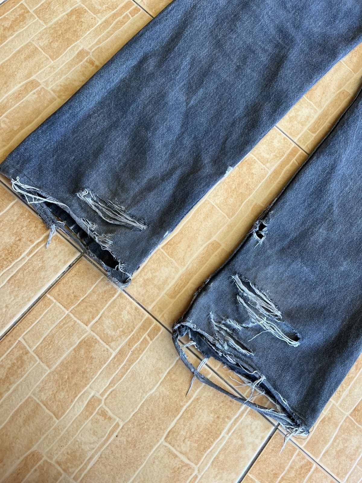 Levi's True Vintage Levis 501 USA Distress Jean Size US 31 - 17 Thumbnail