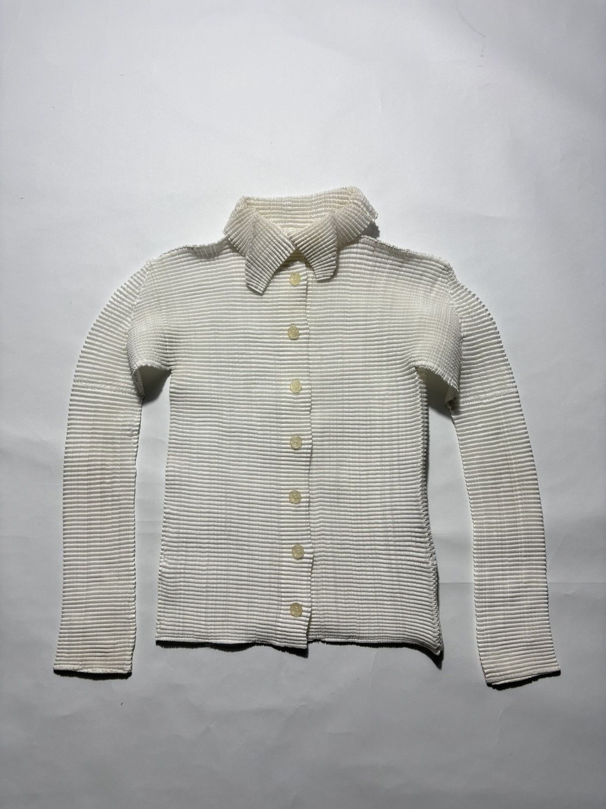 Issey Miyake ISSEY MIYAKE PLEATED HIGH-NECK BUTTON UP CARDIGAN Size M / US 6-8 / IT 42-44 - 1 Thumbnail