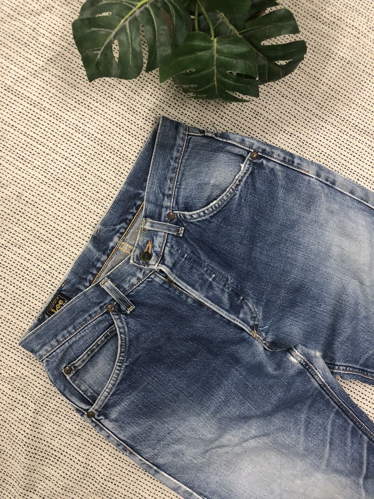 Lee × Vintage Redline Vintage Lee Distressed Half Selvedge Denim W30 Size US 30 / EU 46 - 1 Thumbnail