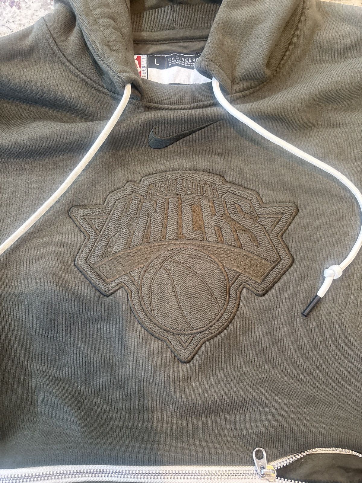 Nike Nike for NBA store, men’s NY Knicks Hoodie, L(tall) Size US L / EU 52-54 / 3 - 5 Thumbnail